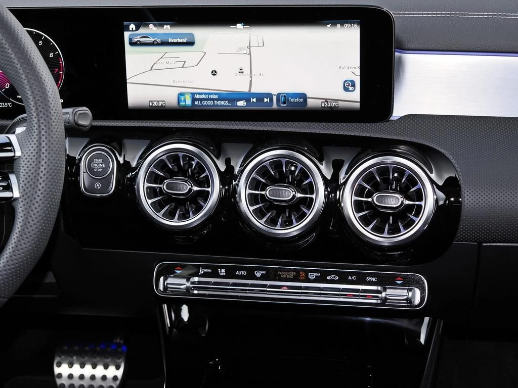 Mercedes-Benz-CLA 200-image-11