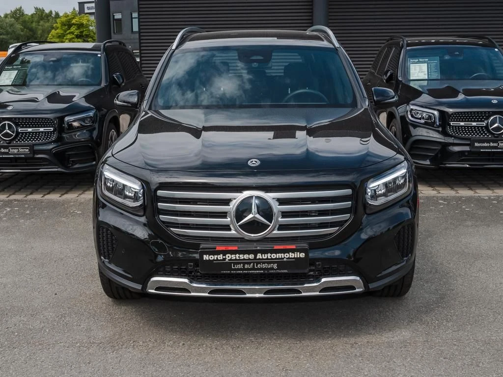 Mercedes-Benz-GLB 200 d-image-3