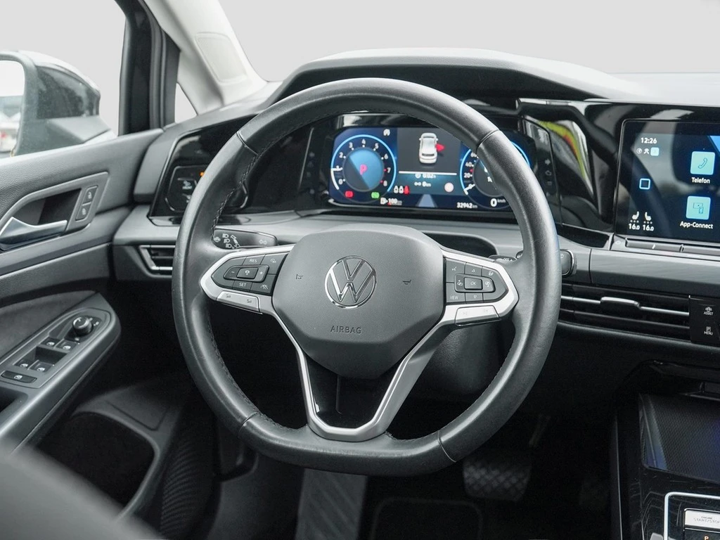 Volkswagen-Golf-image-13