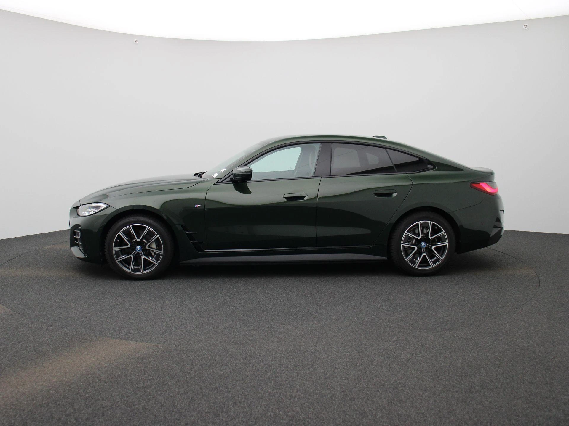 BMW-i4-image-3