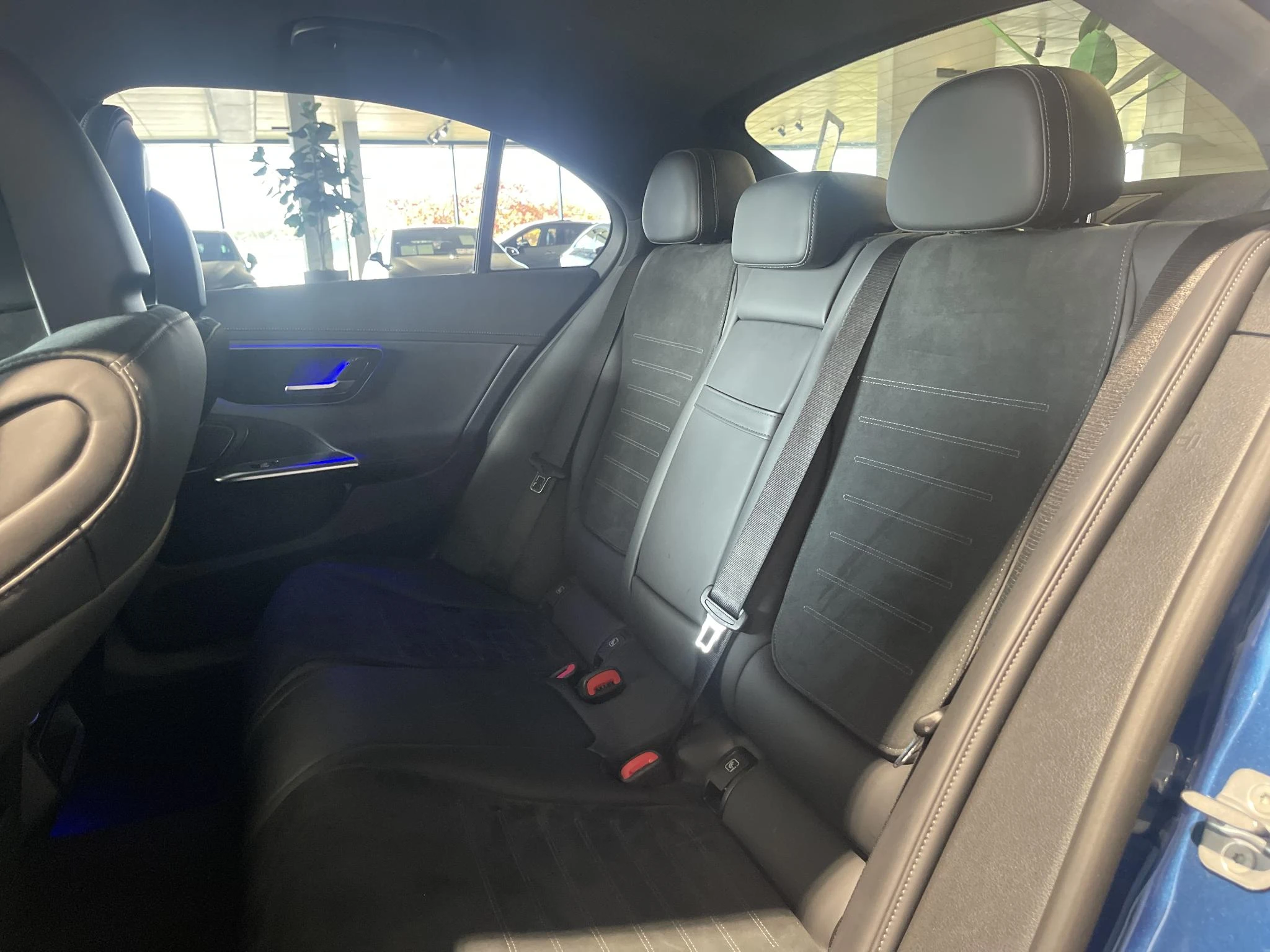 Mercedes-Benz-C-Klasse-image-13
