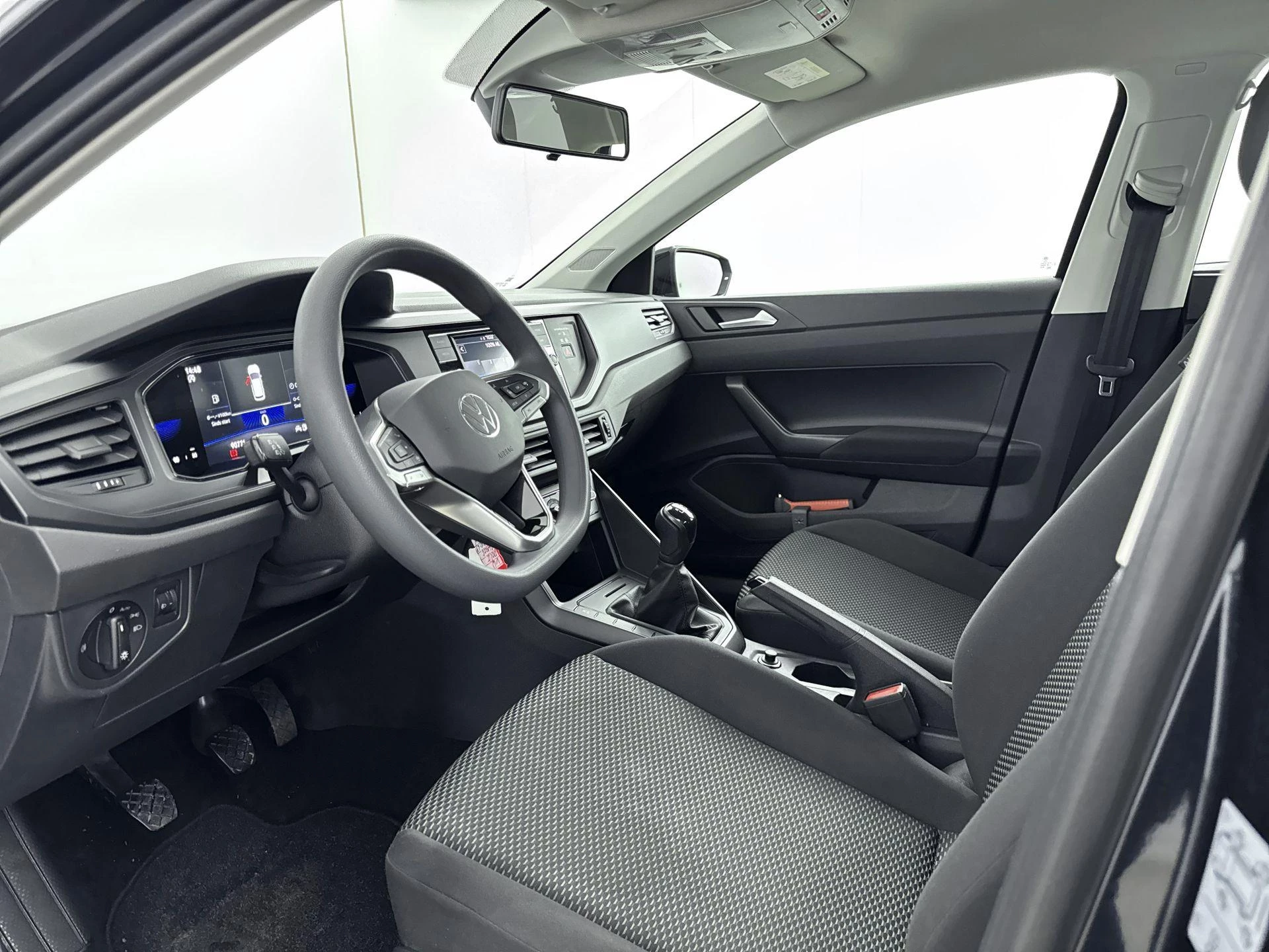 Volkswagen-Polo-image-8