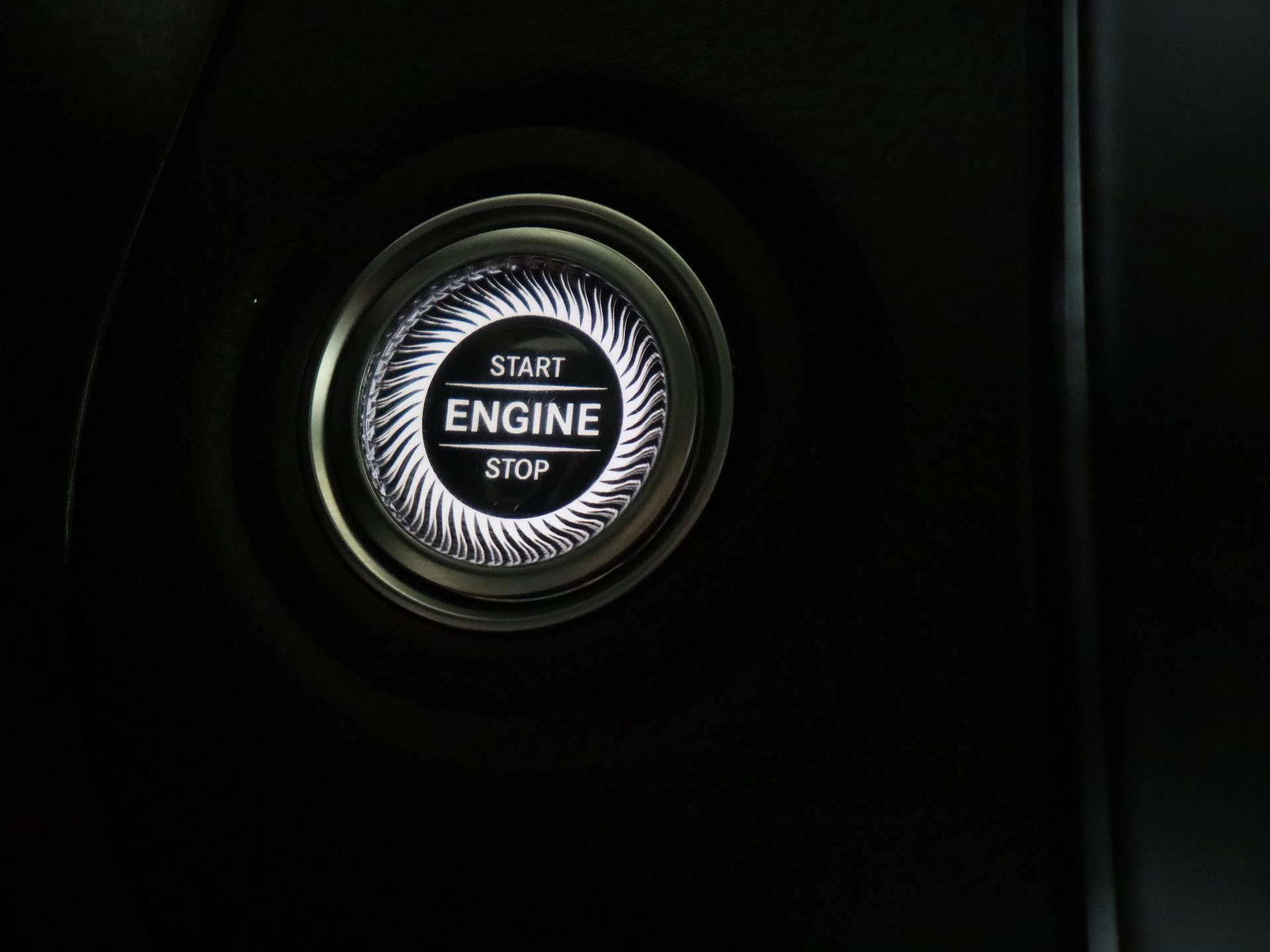 Mercedes-Benz-GLC-image-21