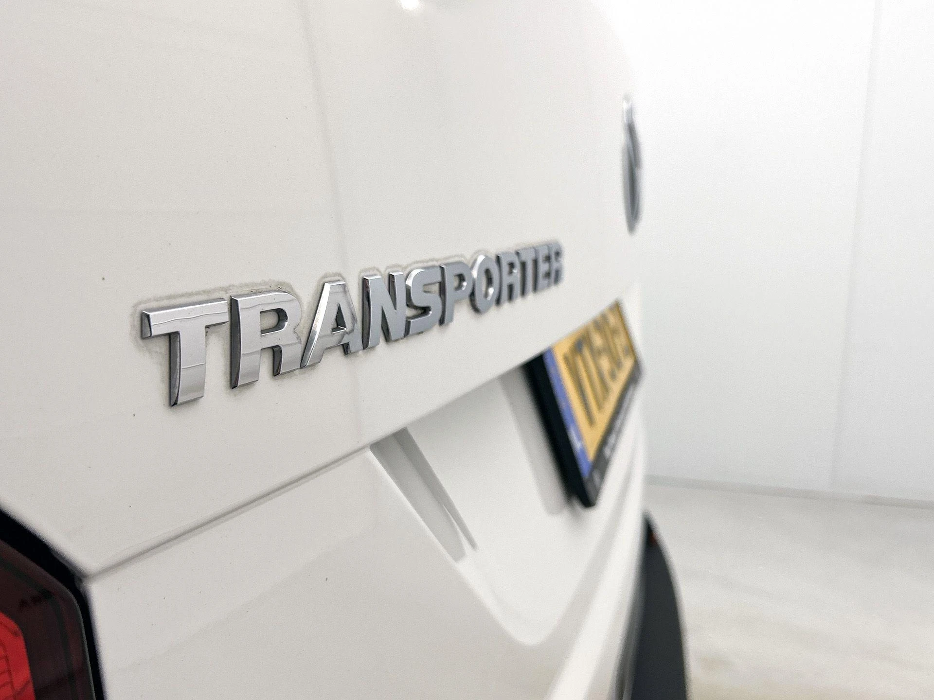 Volkswagen-Transporter-image-16