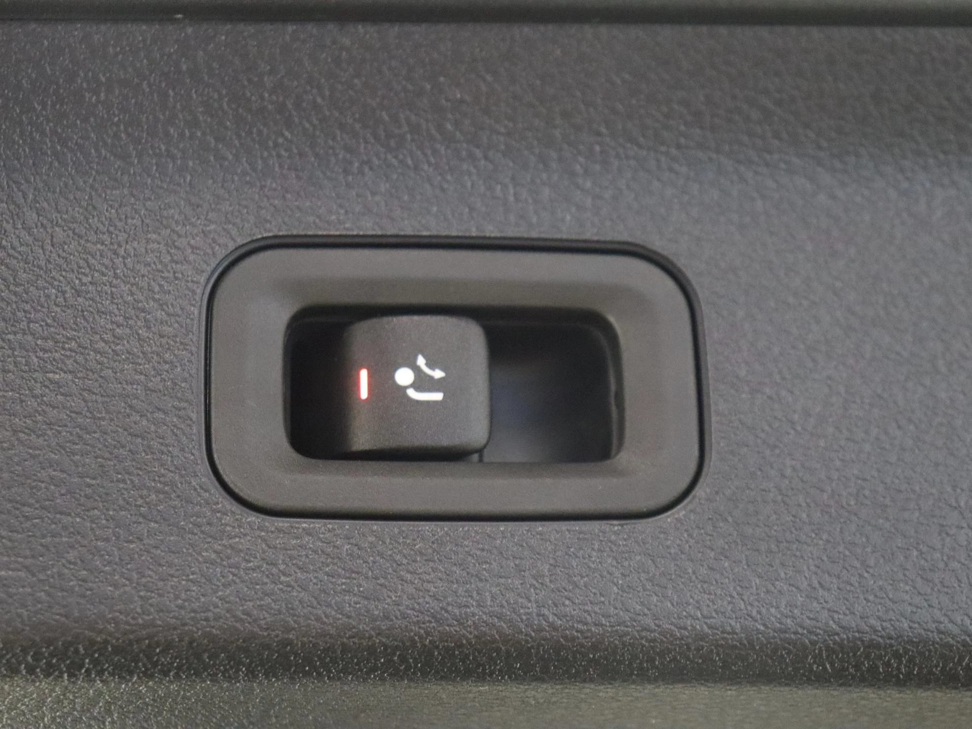 Mercedes-Benz-GLS-image-39