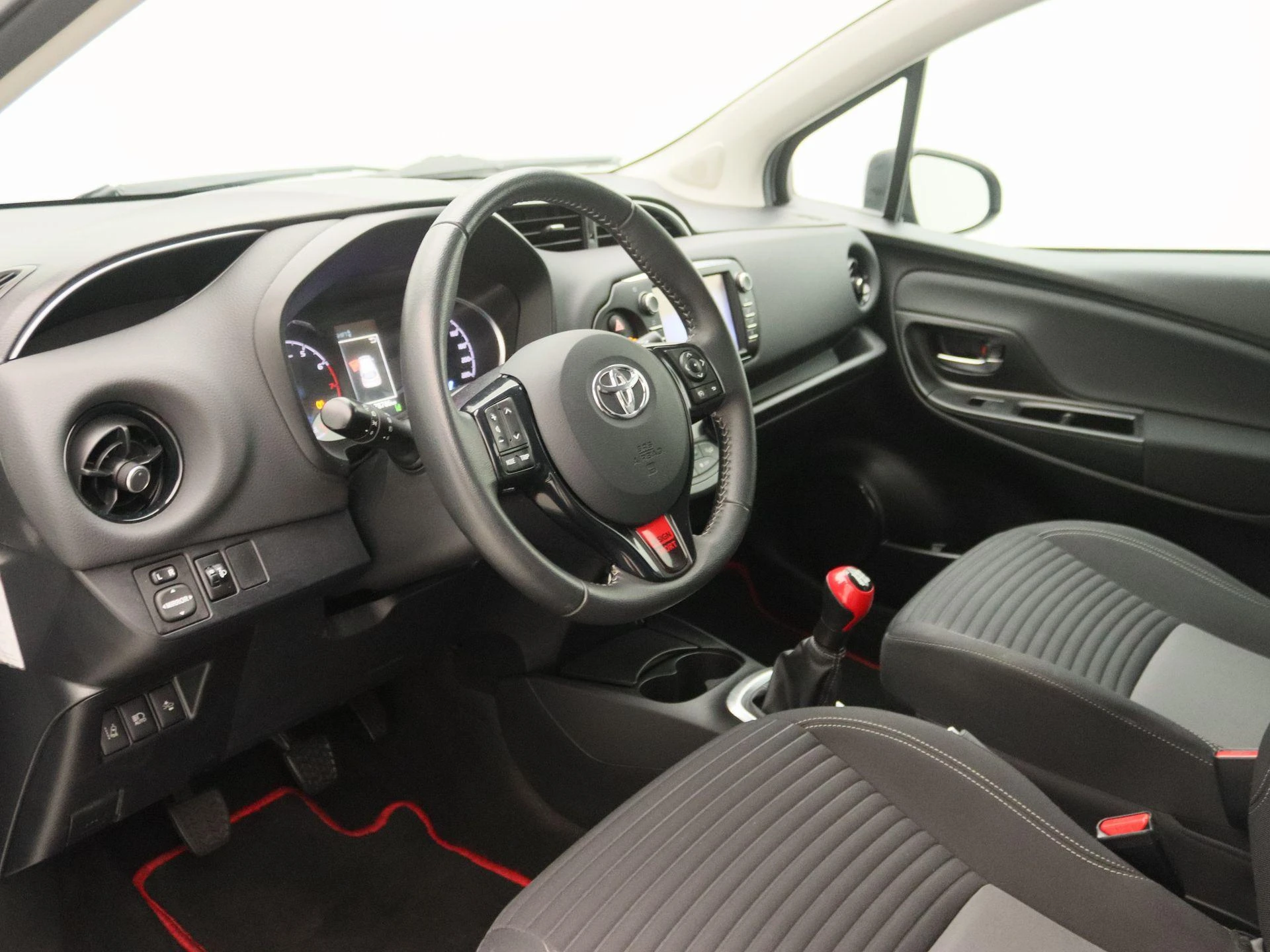 Toyota-Yaris-image-21