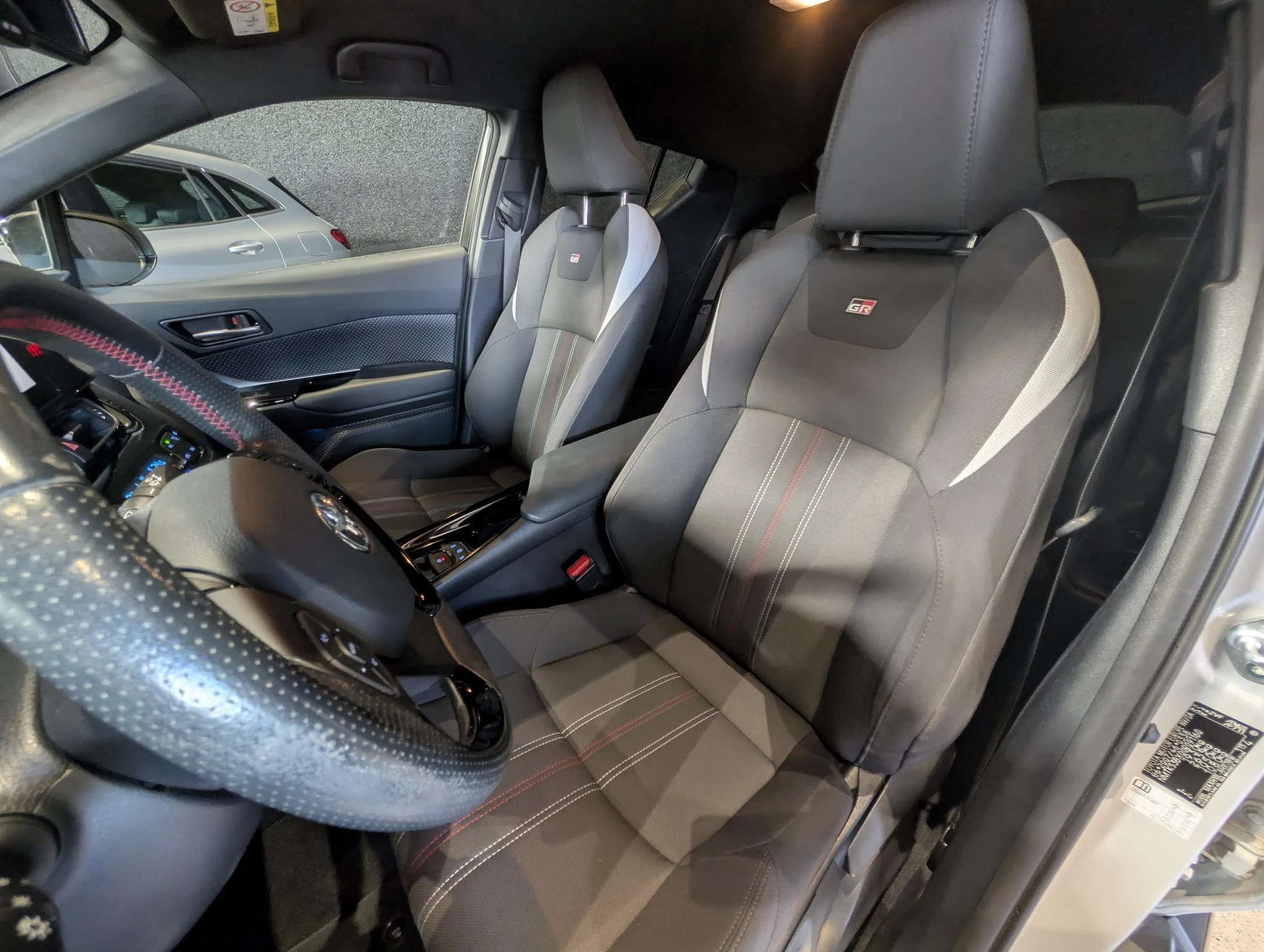 Toyota-C-HR-image-12
