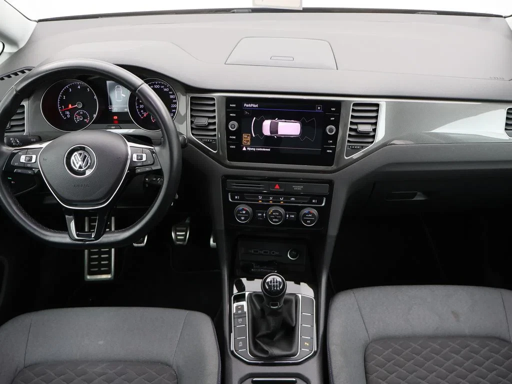 Volkswagen-Golf Sportsvan-image-11