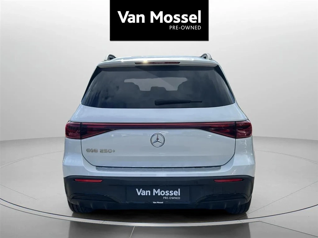 Mercedes-Benz-EQB-image-5