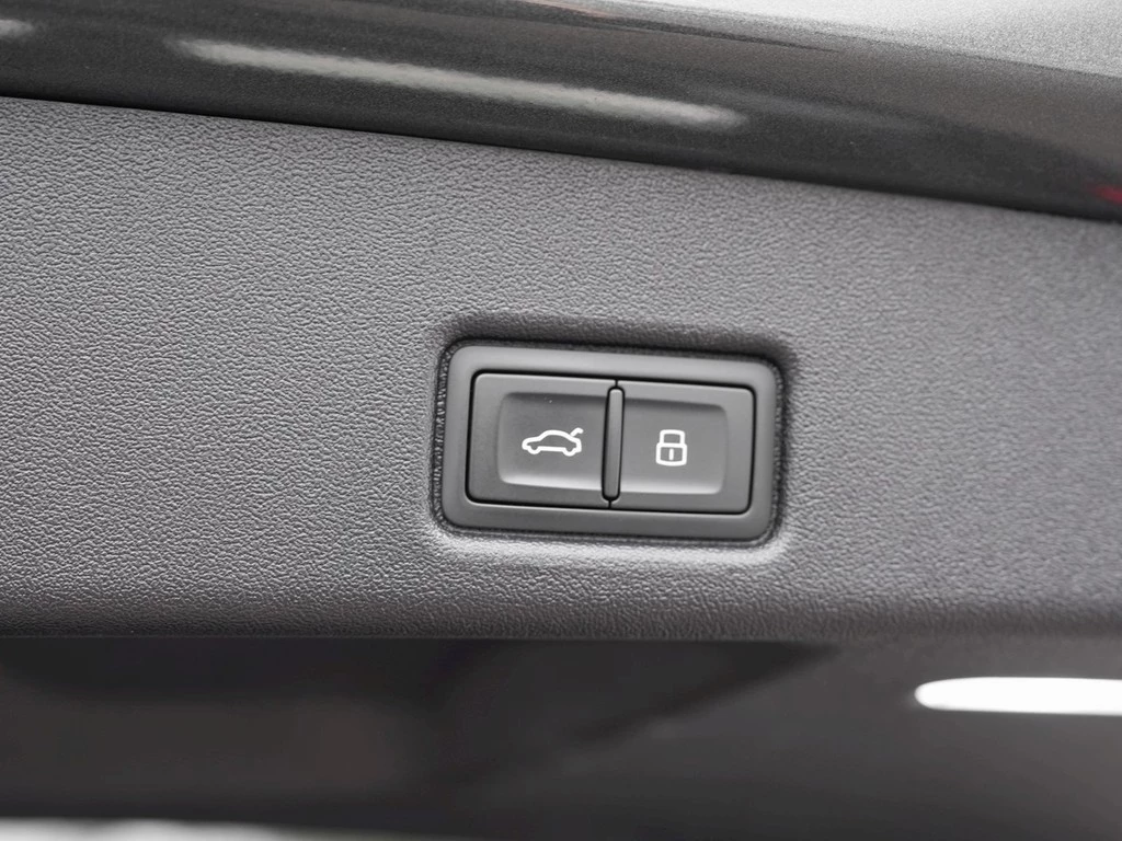 Audi Q5 2.0 TDI S line edition one Tech pro AHK Matrix