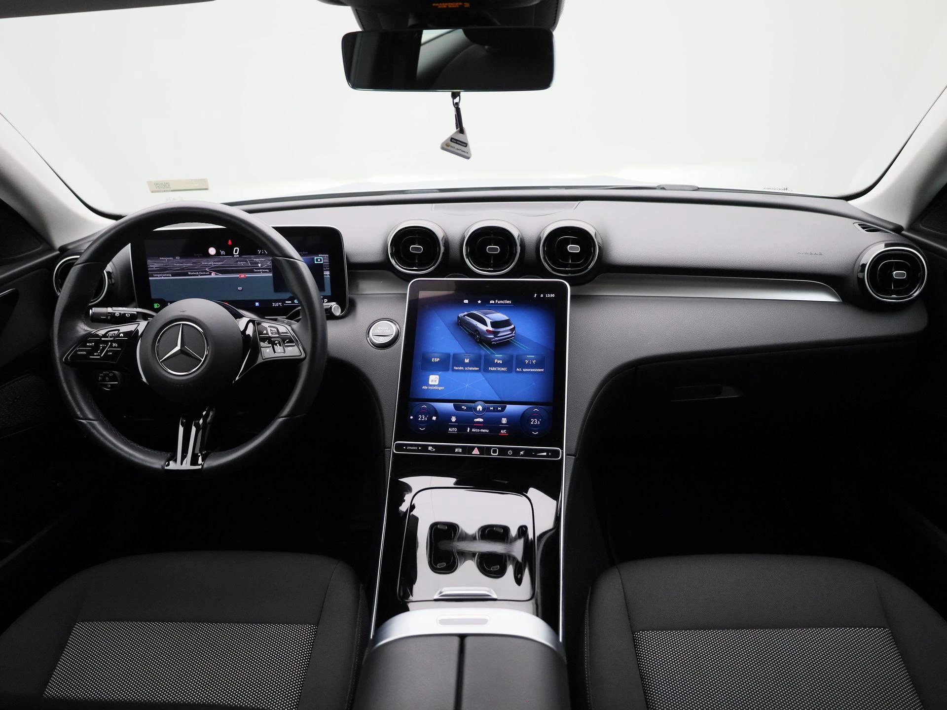 Mercedes-Benz-C-Klasse-image-37