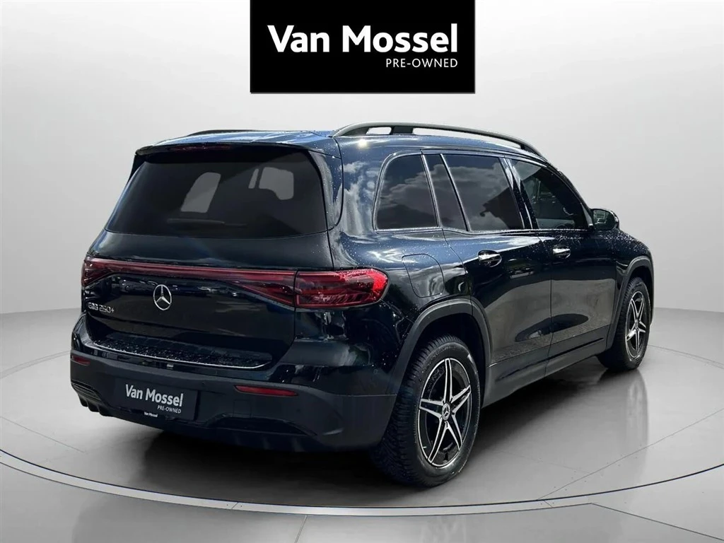 Mercedes-Benz-EQB-image-4