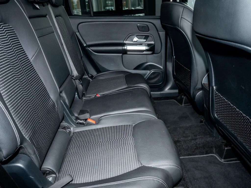 Mercedes-Benz-GLB 200-image-11
