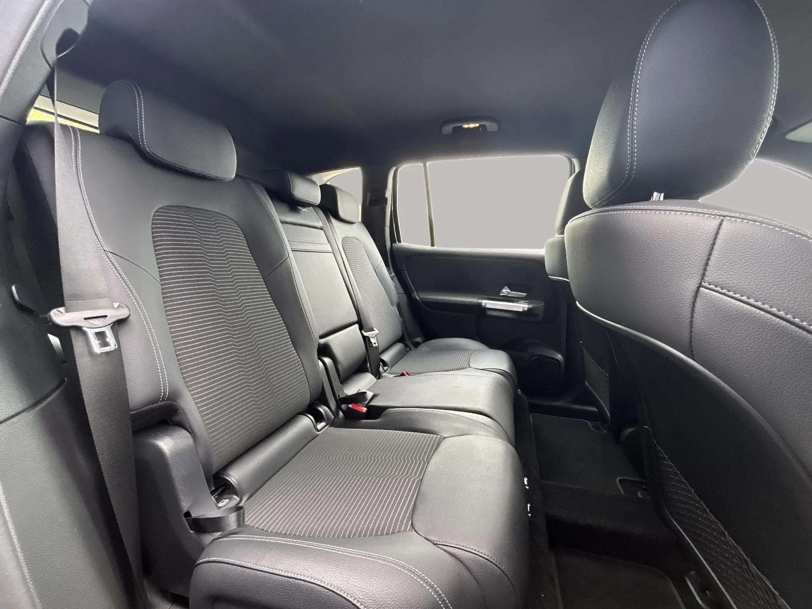 Mercedes-Benz-EQB-image-21