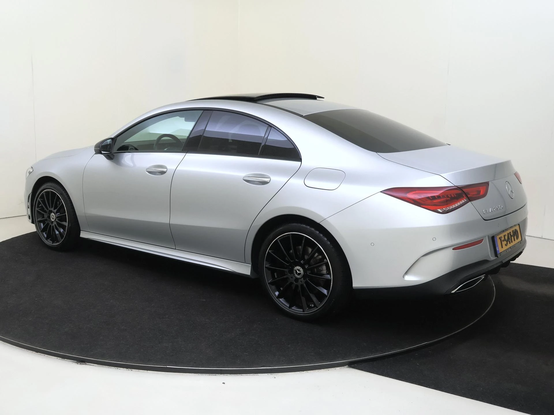 Mercedes-Benz CLA 250 e AMG Line