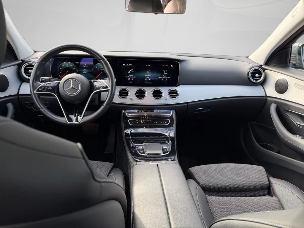Mercedes-Benz-E-Klasse 220 d-image-11