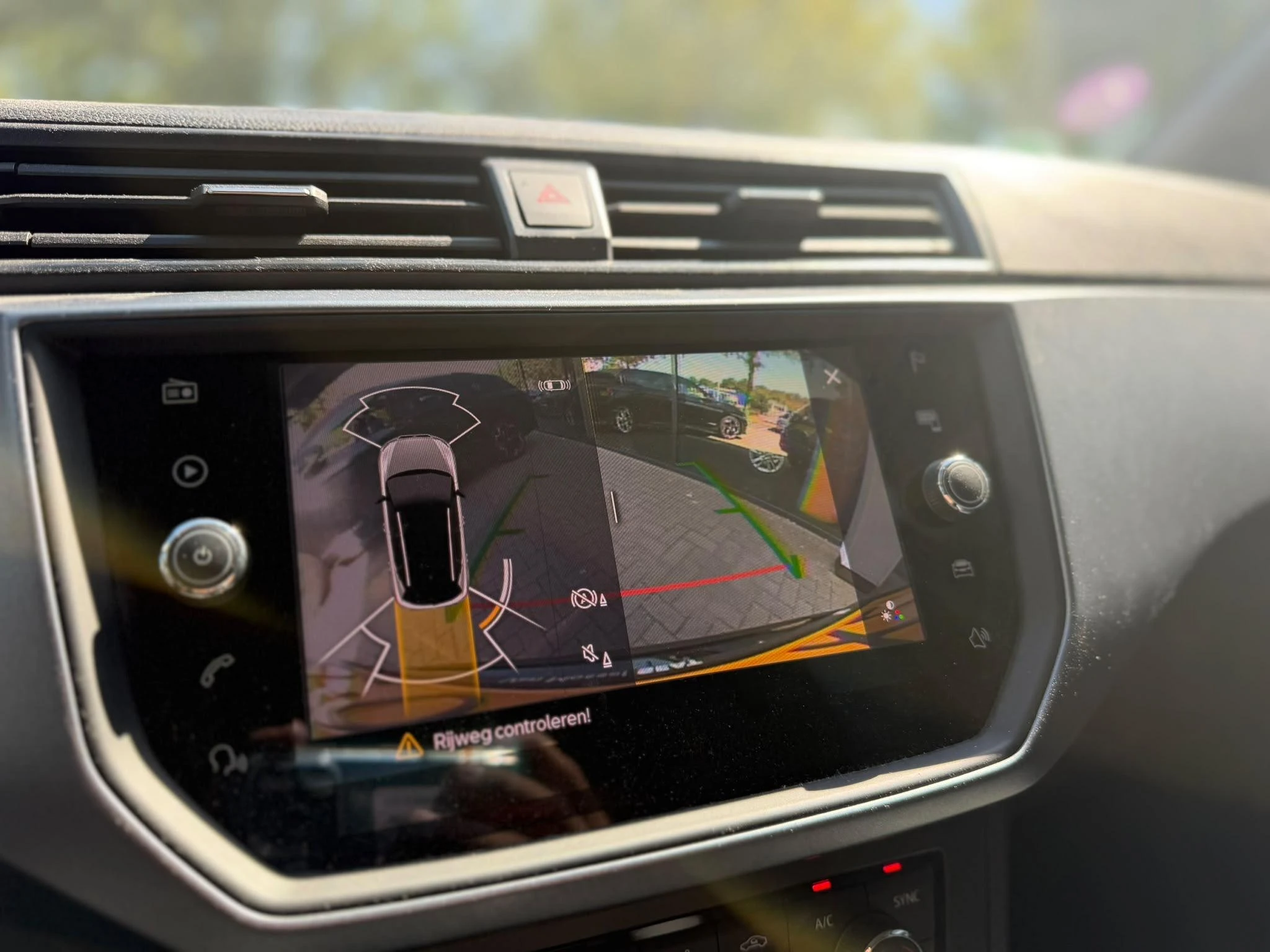 SEAT-Arona-image-4