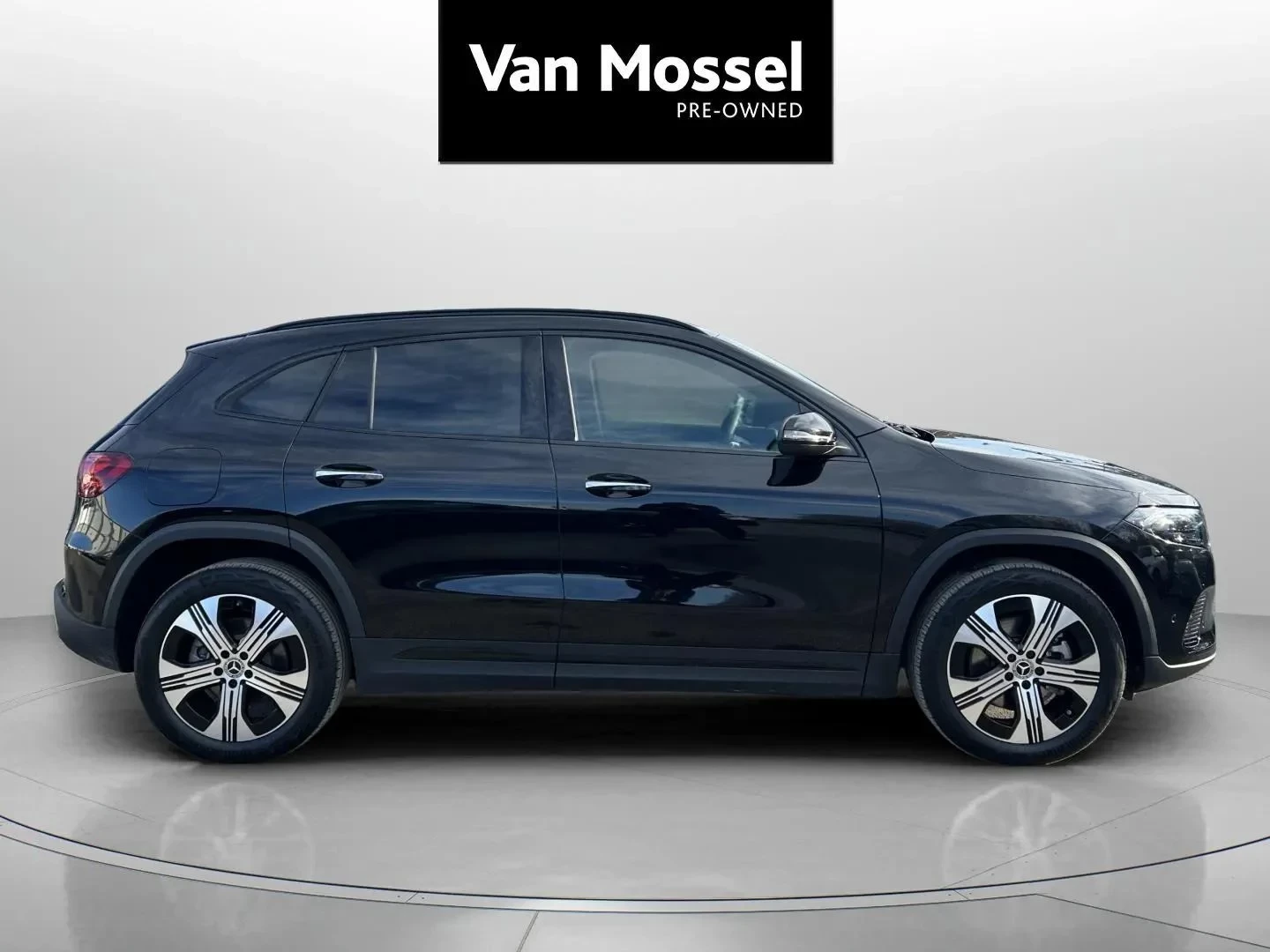 Mercedes-Benz-EQA-image-3
