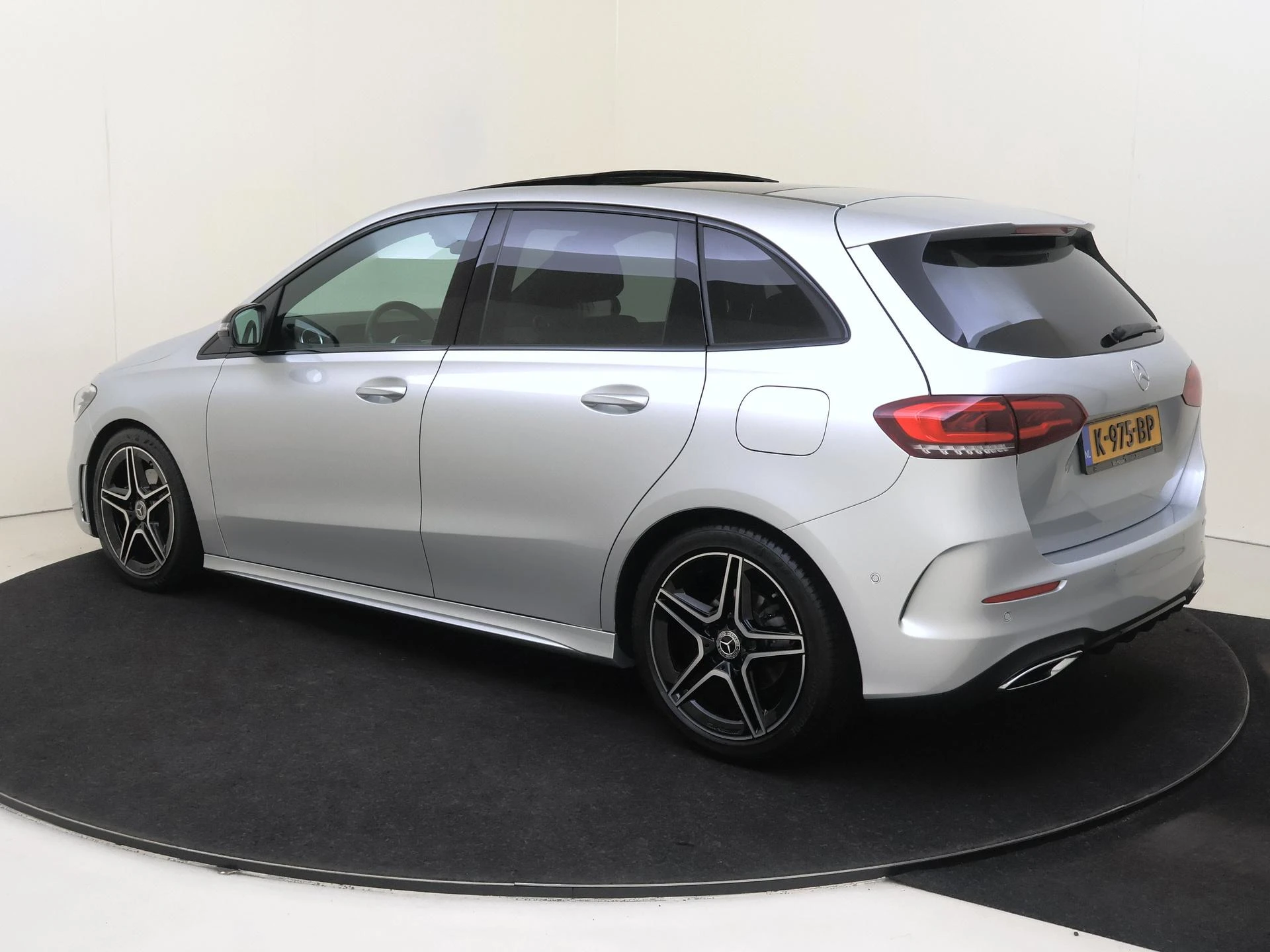 Mercedes-Benz-B-Klasse-image-2