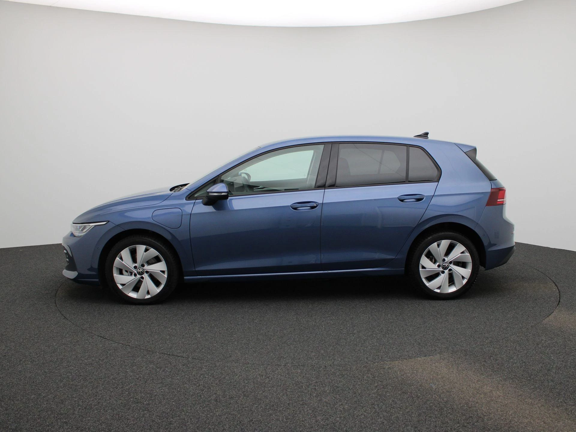 Volkswagen-Golf-image-3