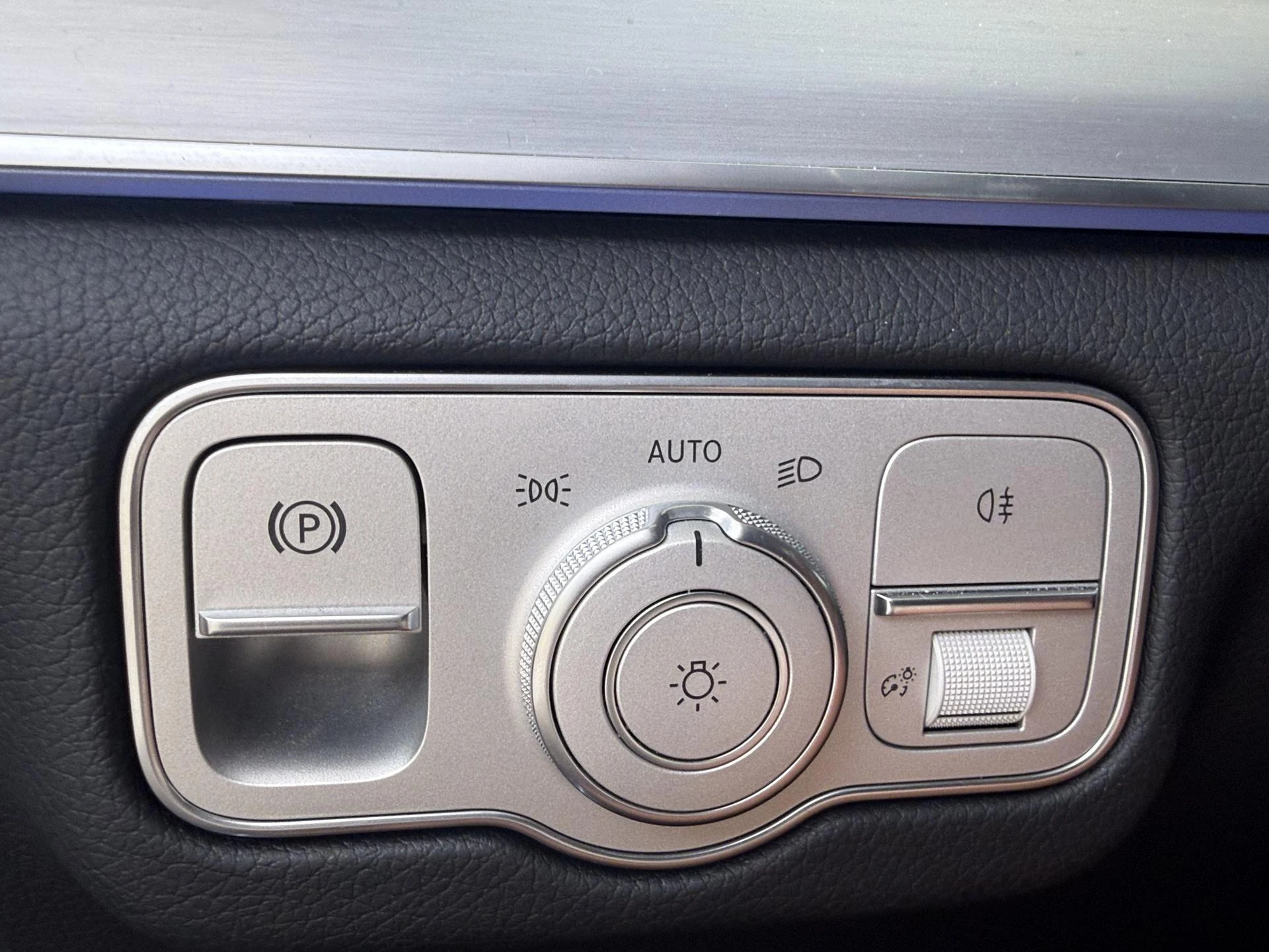 Mercedes-Benz-GLE-image-25