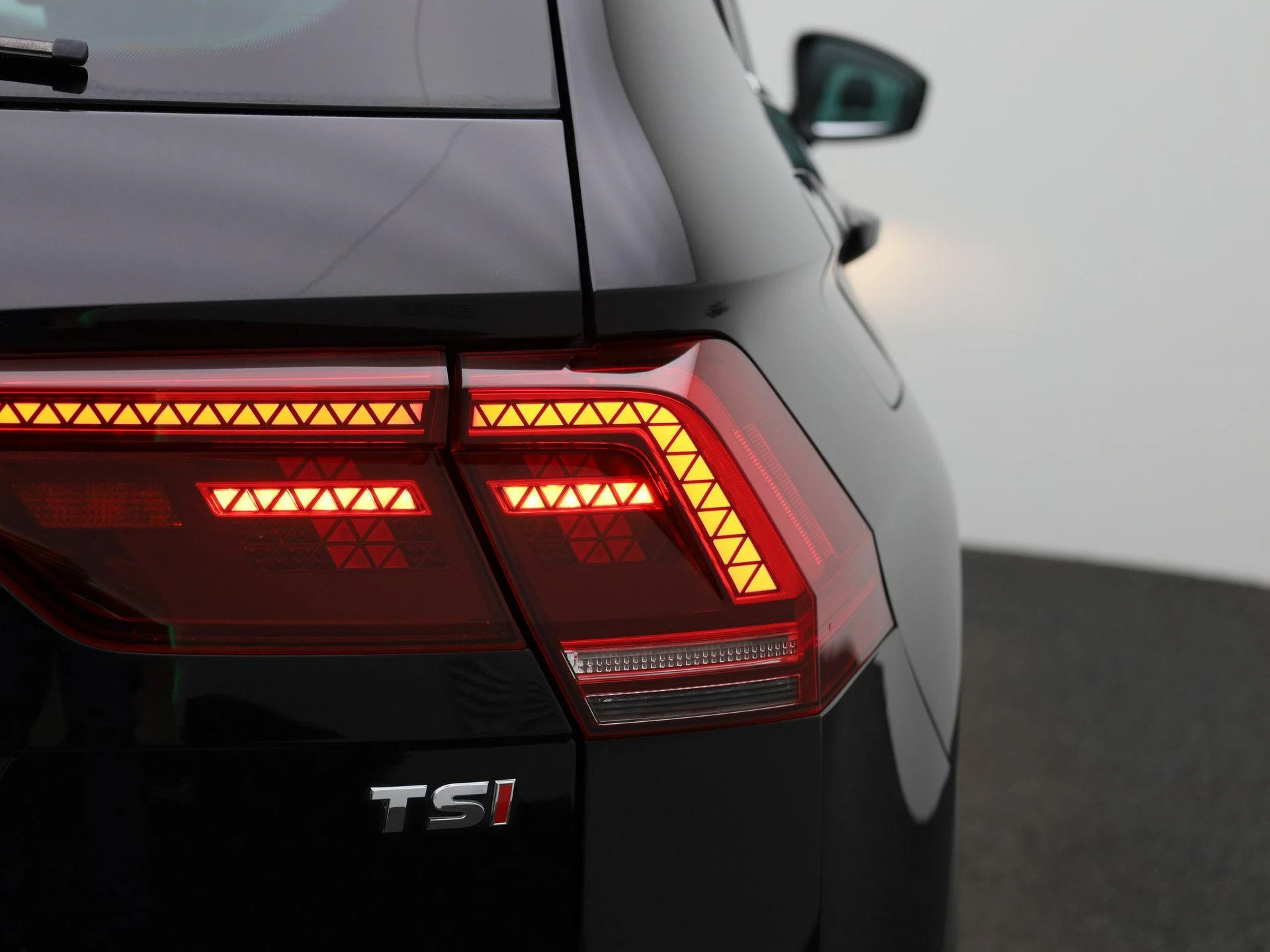 Volkswagen-Tiguan-image-37