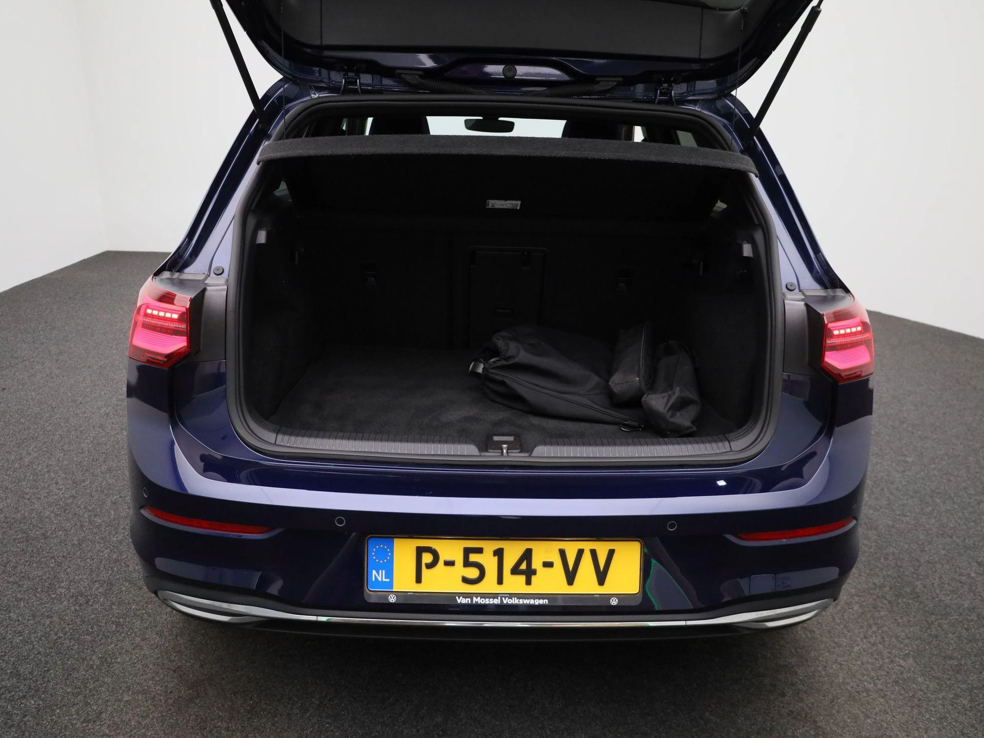 Volkswagen-Golf-image-12