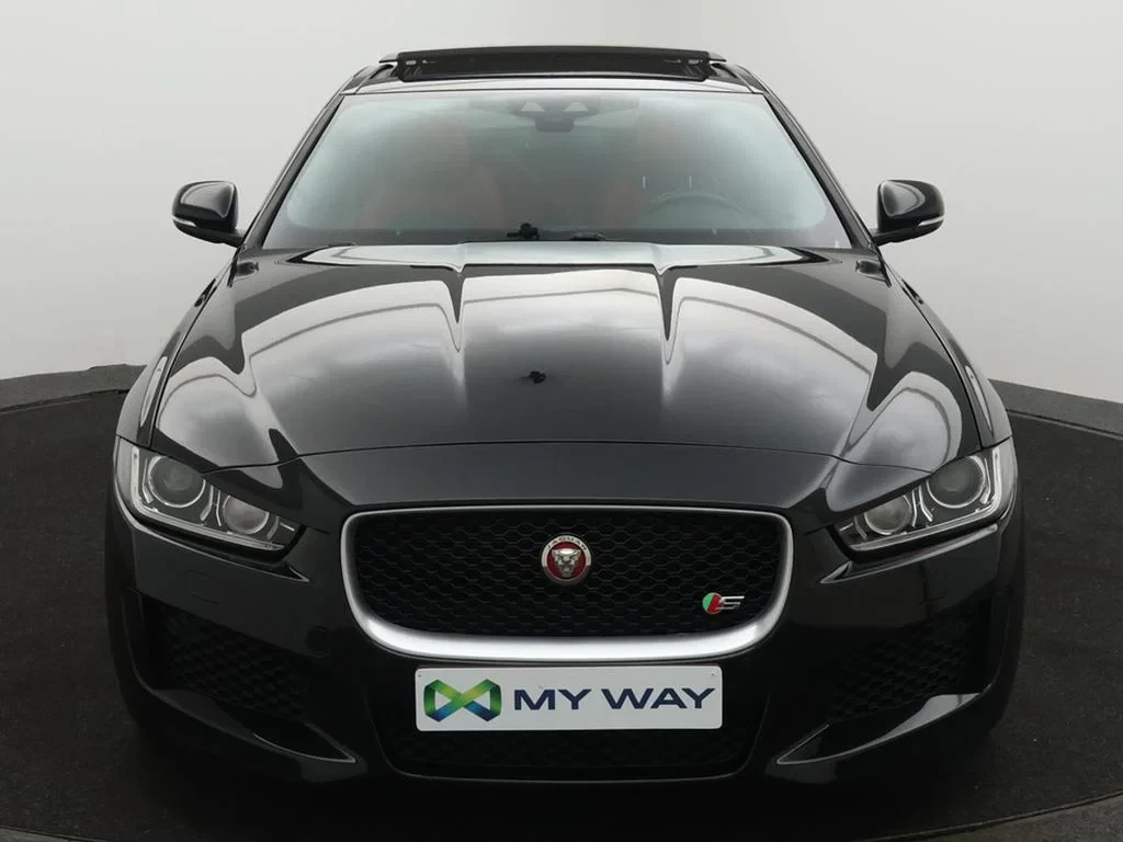 Jaguar-XE-image-6