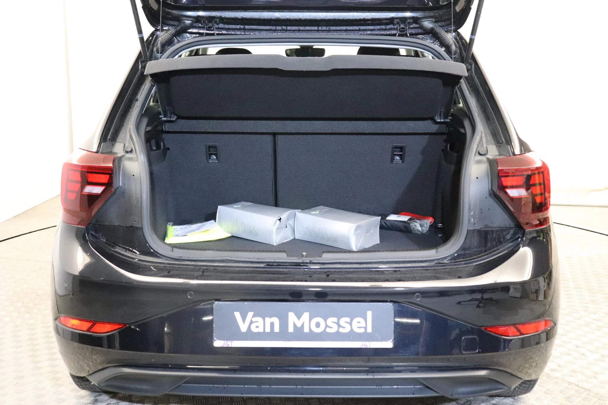 Volkswagen-Polo-image-5