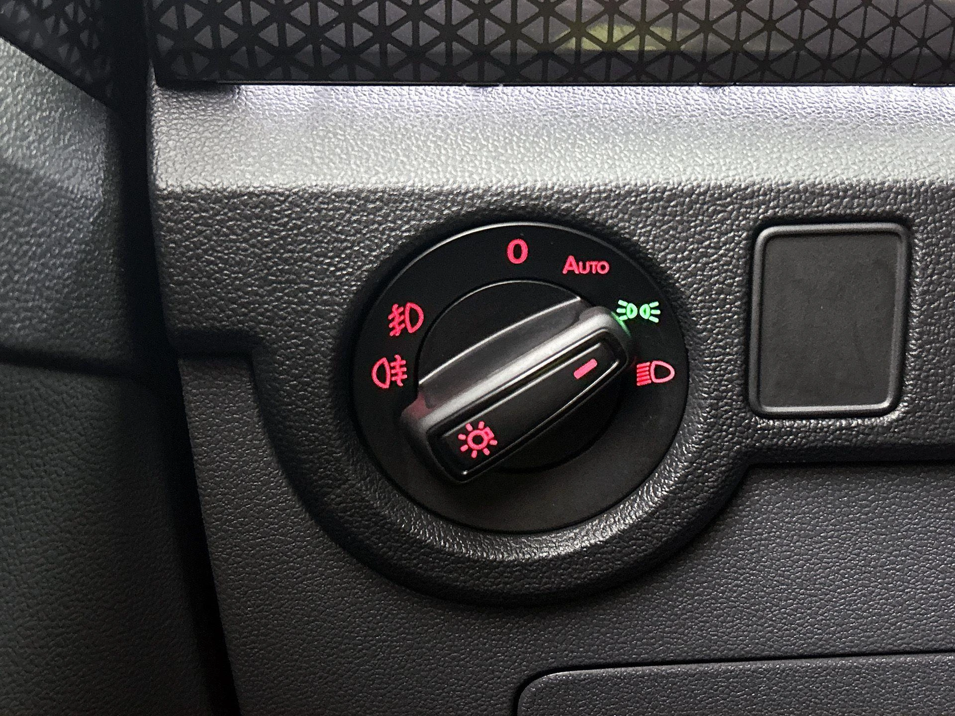 Volkswagen-T-Cross-image-18