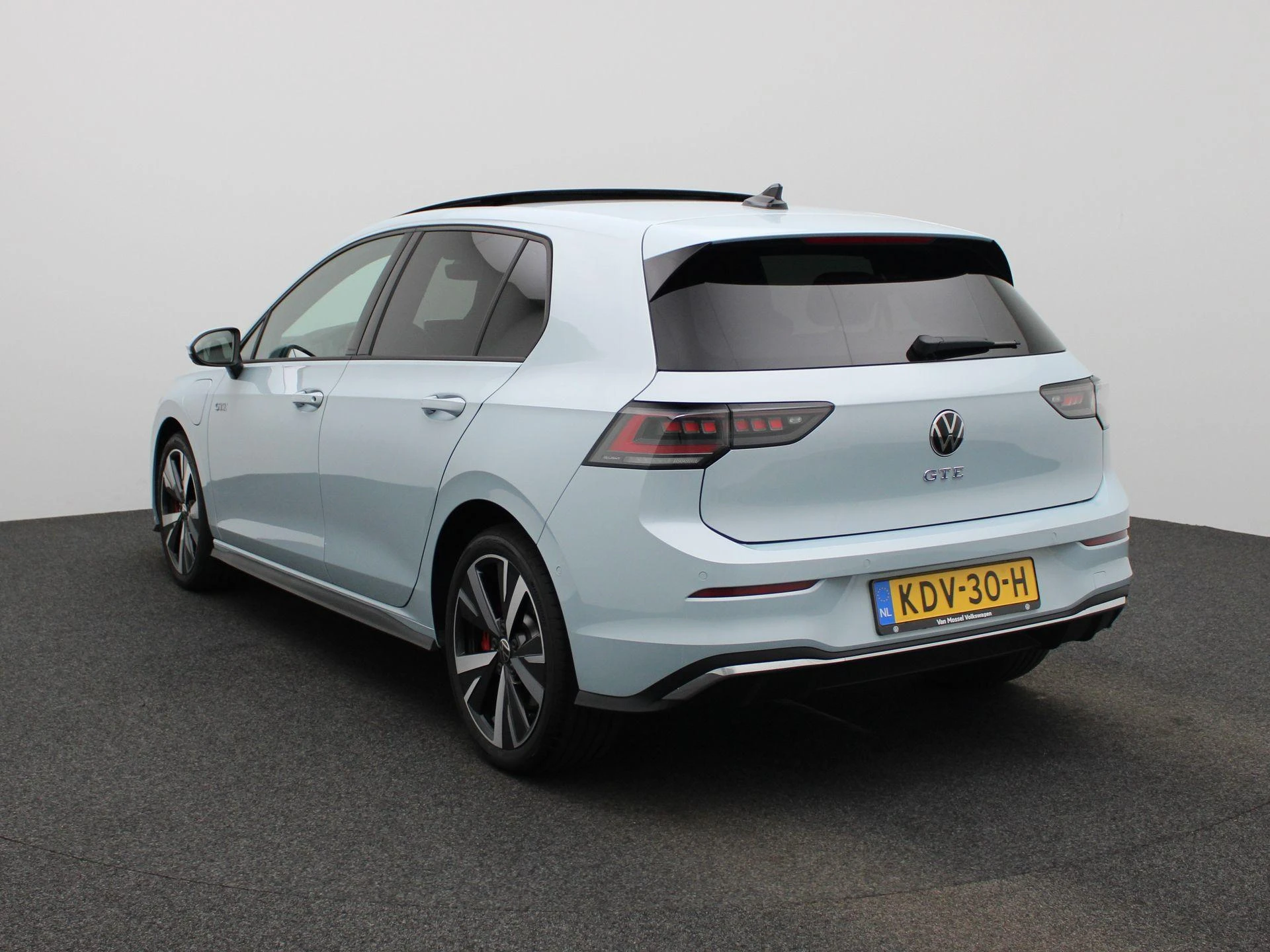Volkswagen-Golf-image-1