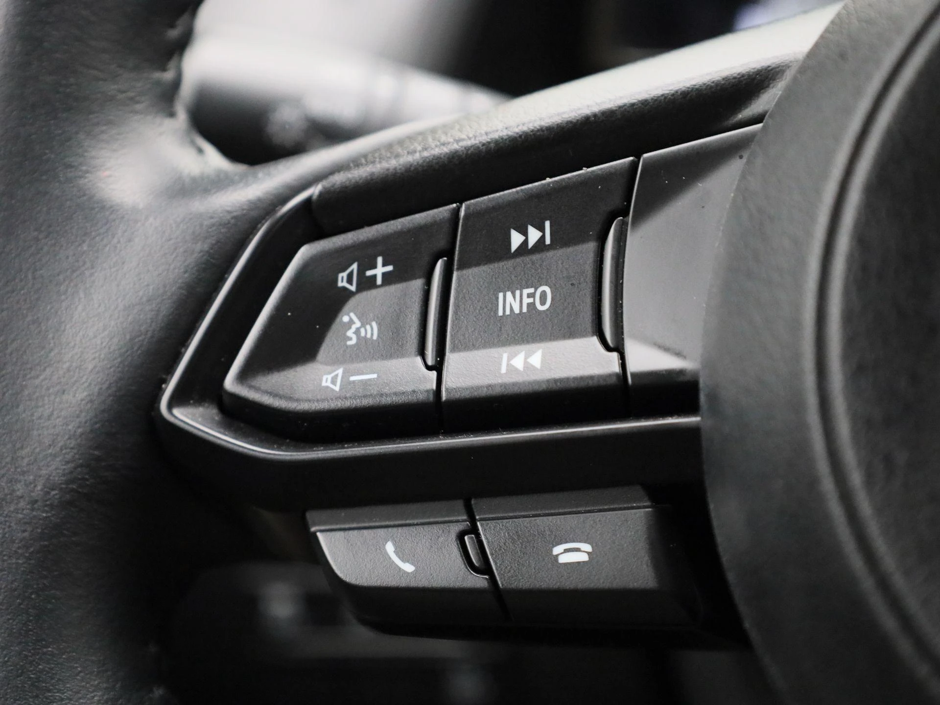 Mazda-2-image-18