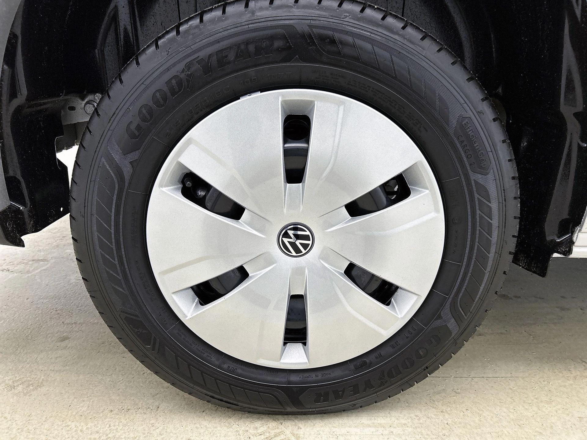 Volkswagen-e-Transporter-image-30