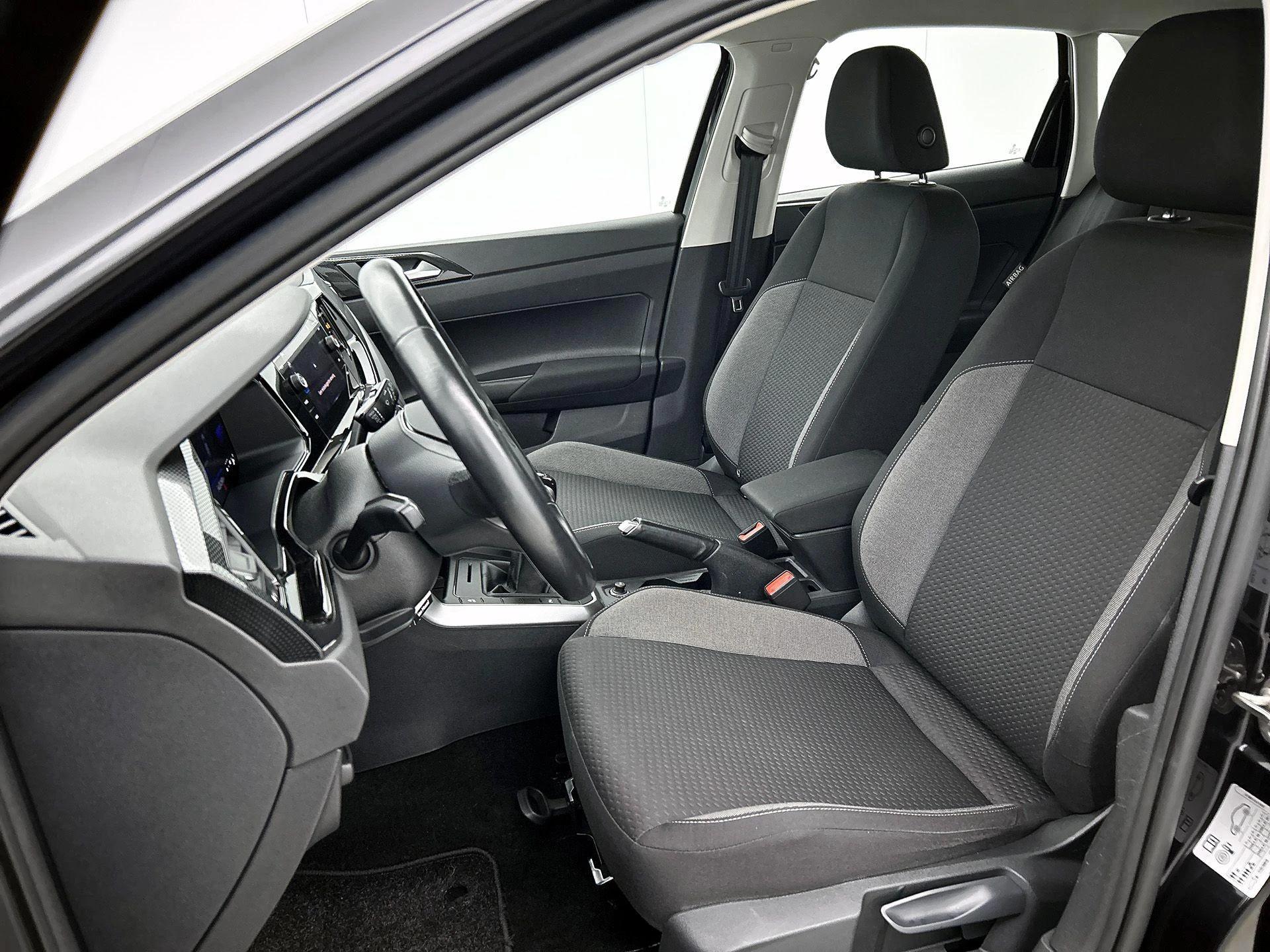 Volkswagen-Polo-image-35