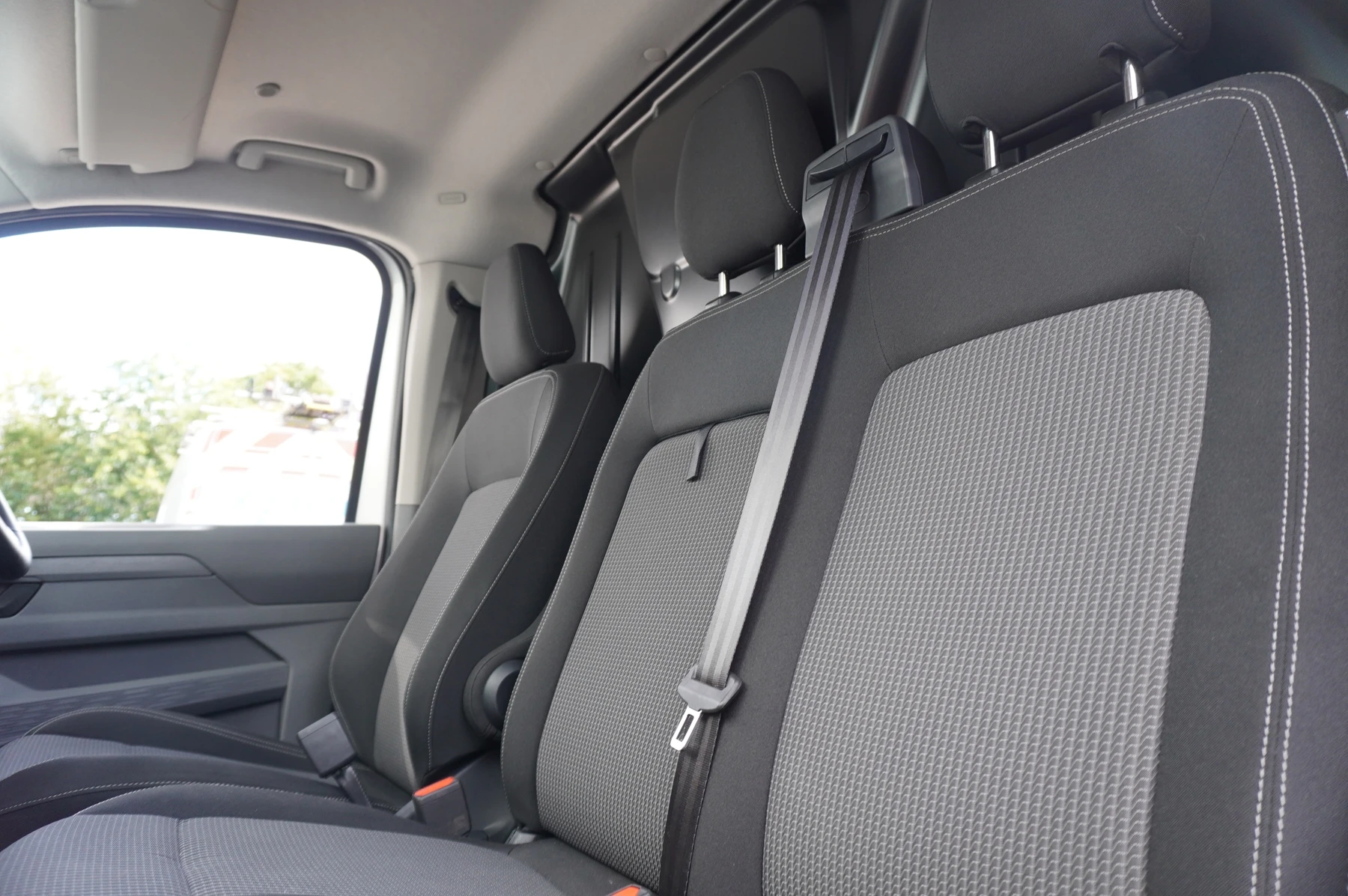 Volkswagen-Transporter-image-8