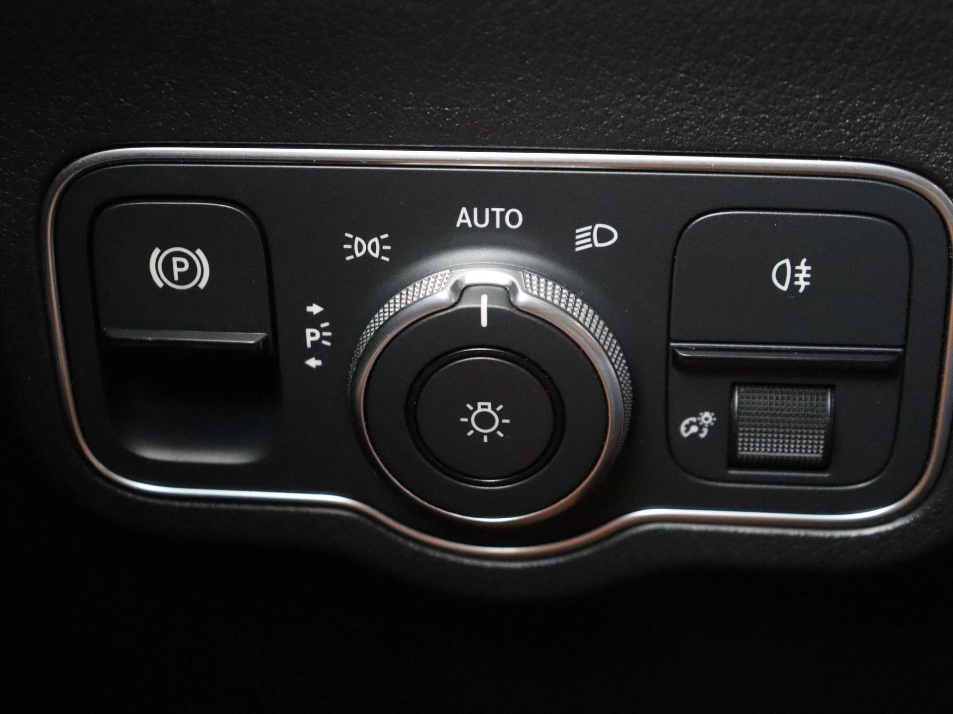 Mercedes-Benz-EQA-image-28