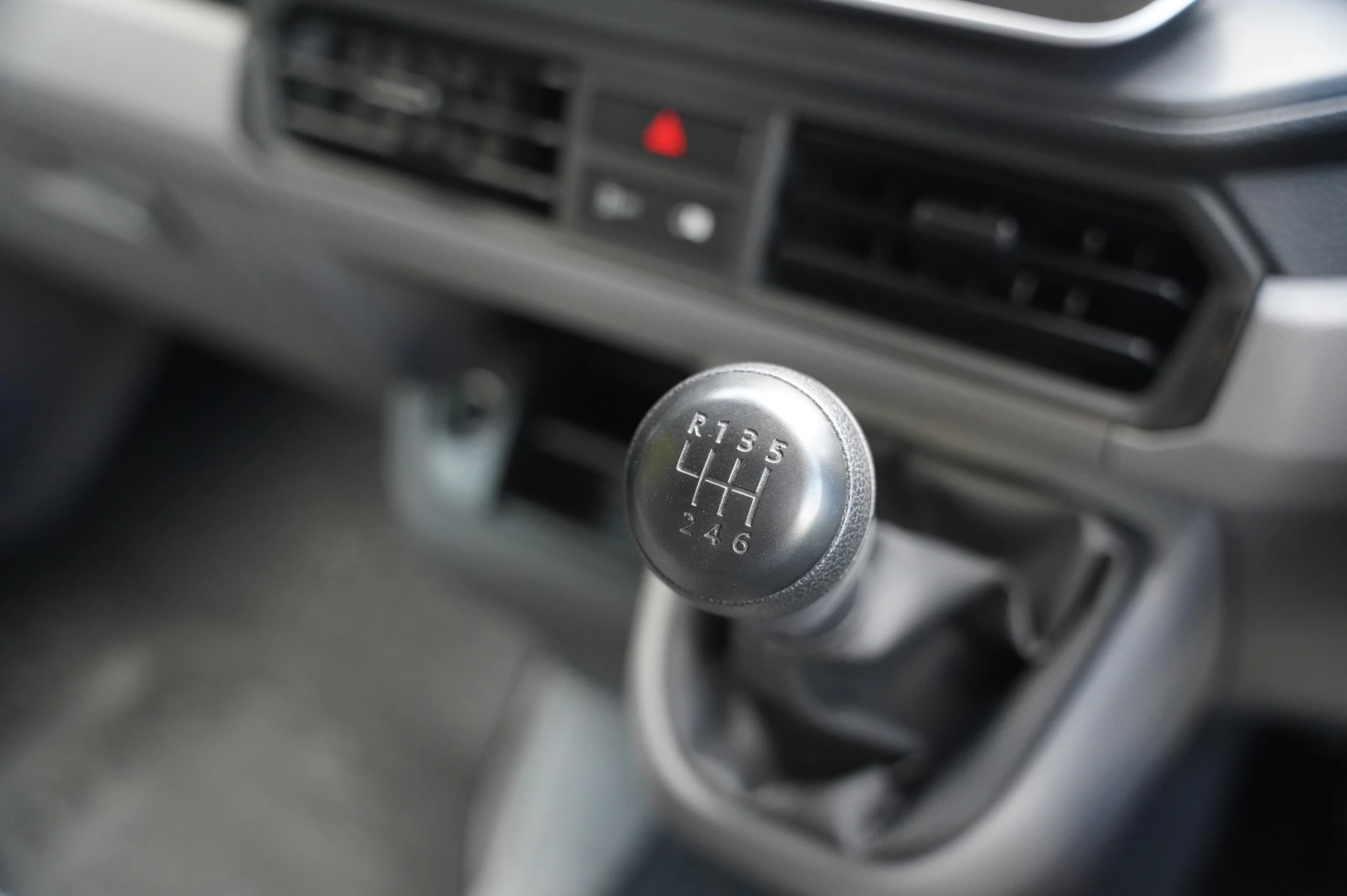 Volkswagen-Crafter-image-18
