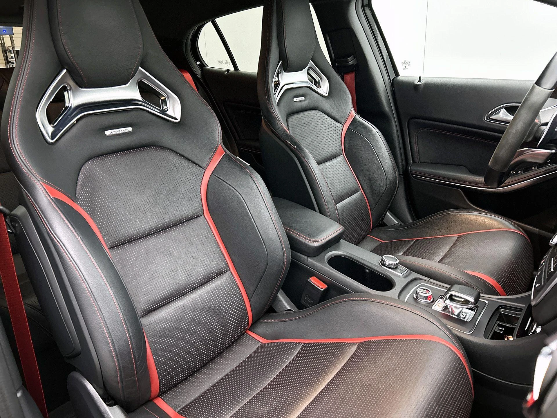 Mercedes-Benz-GLA-image-41