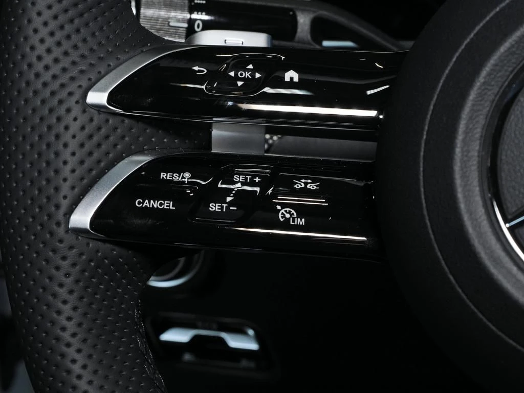 Mercedes-Benz-CLE 200-image-9