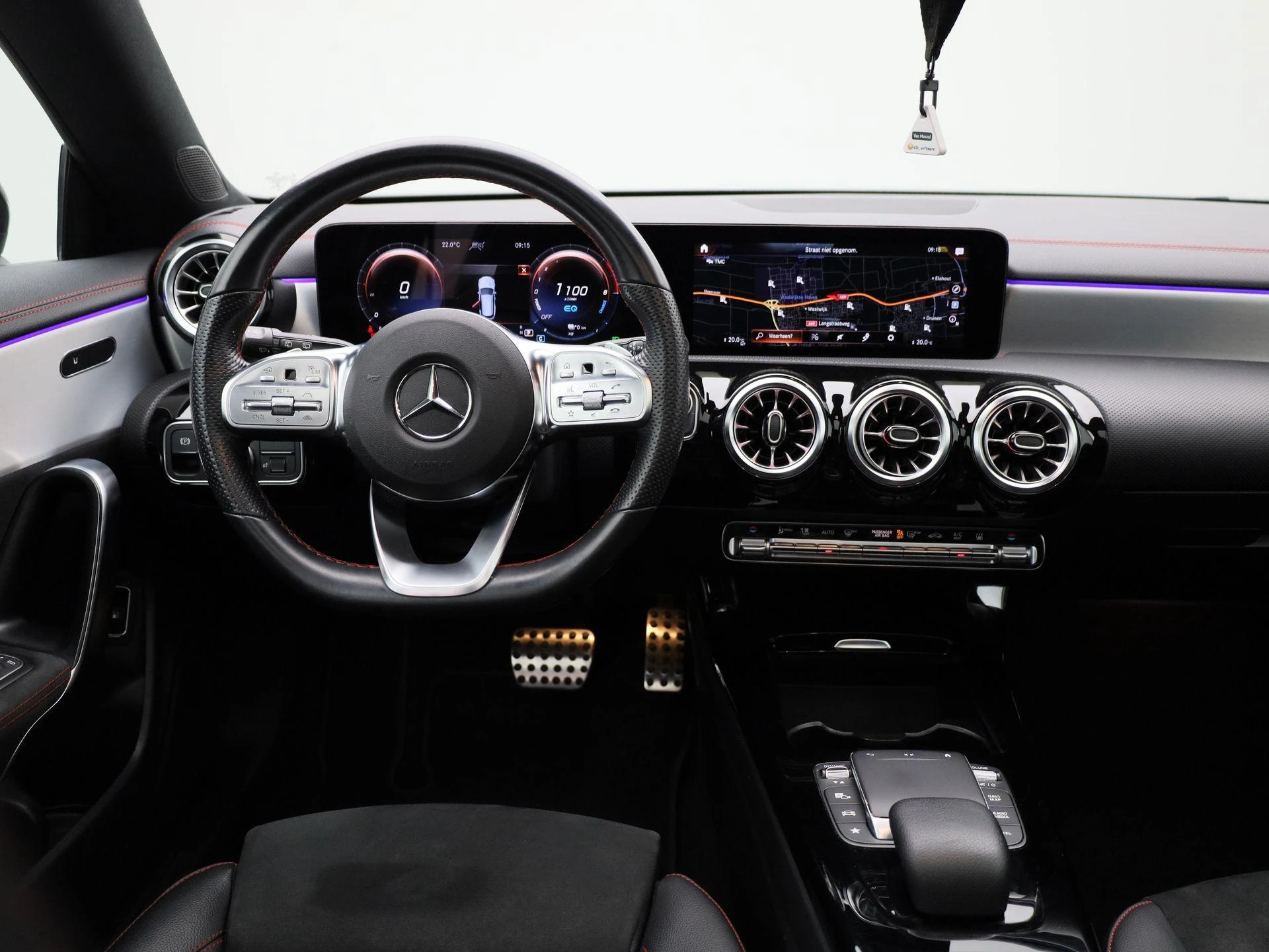 Mercedes-Benz-CLA-image-6