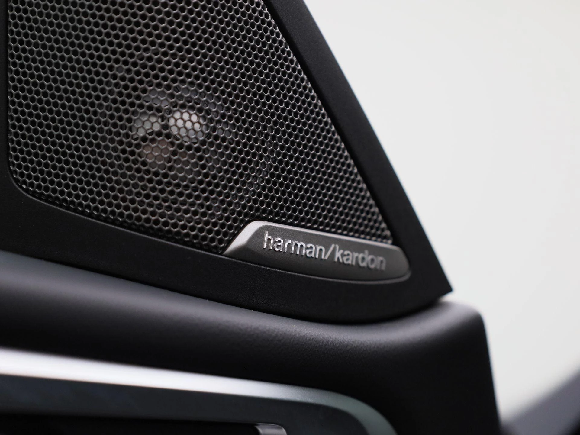 BMW-i4-image-44