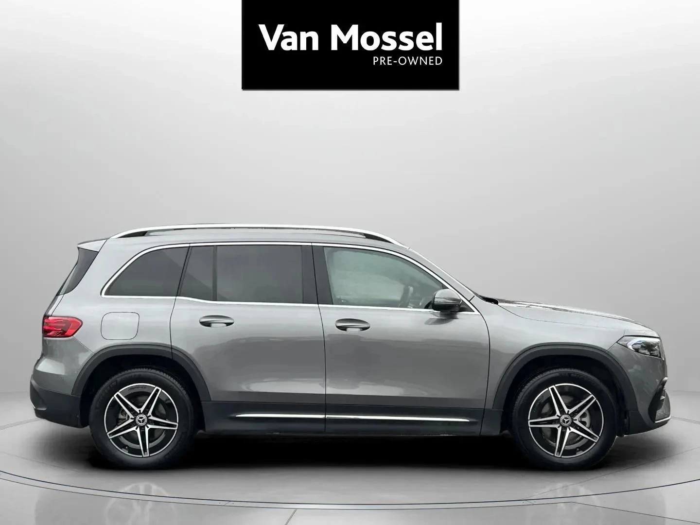 Mercedes-Benz-EQB-image-3