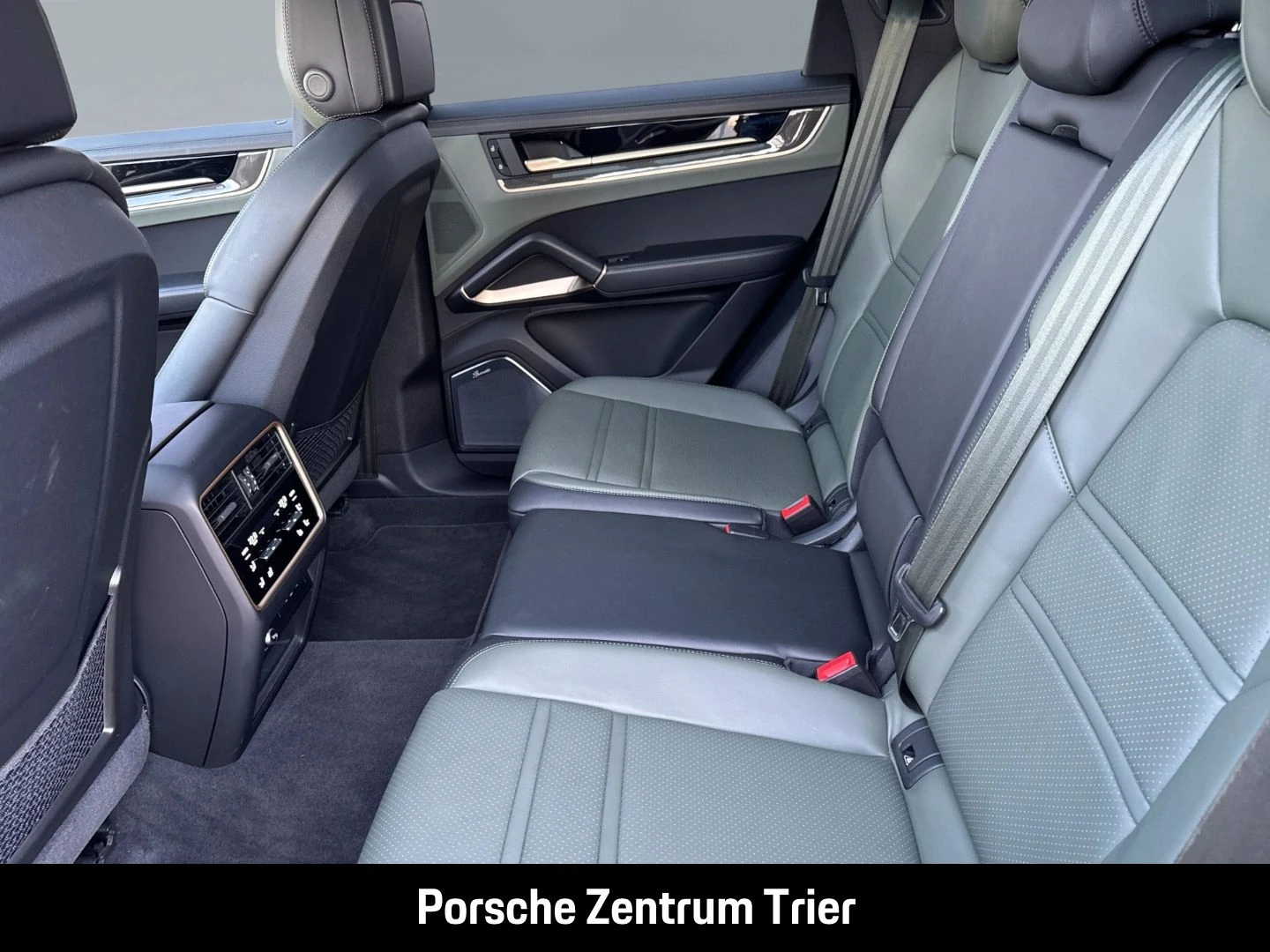 Porsche-Cayenne-image-16