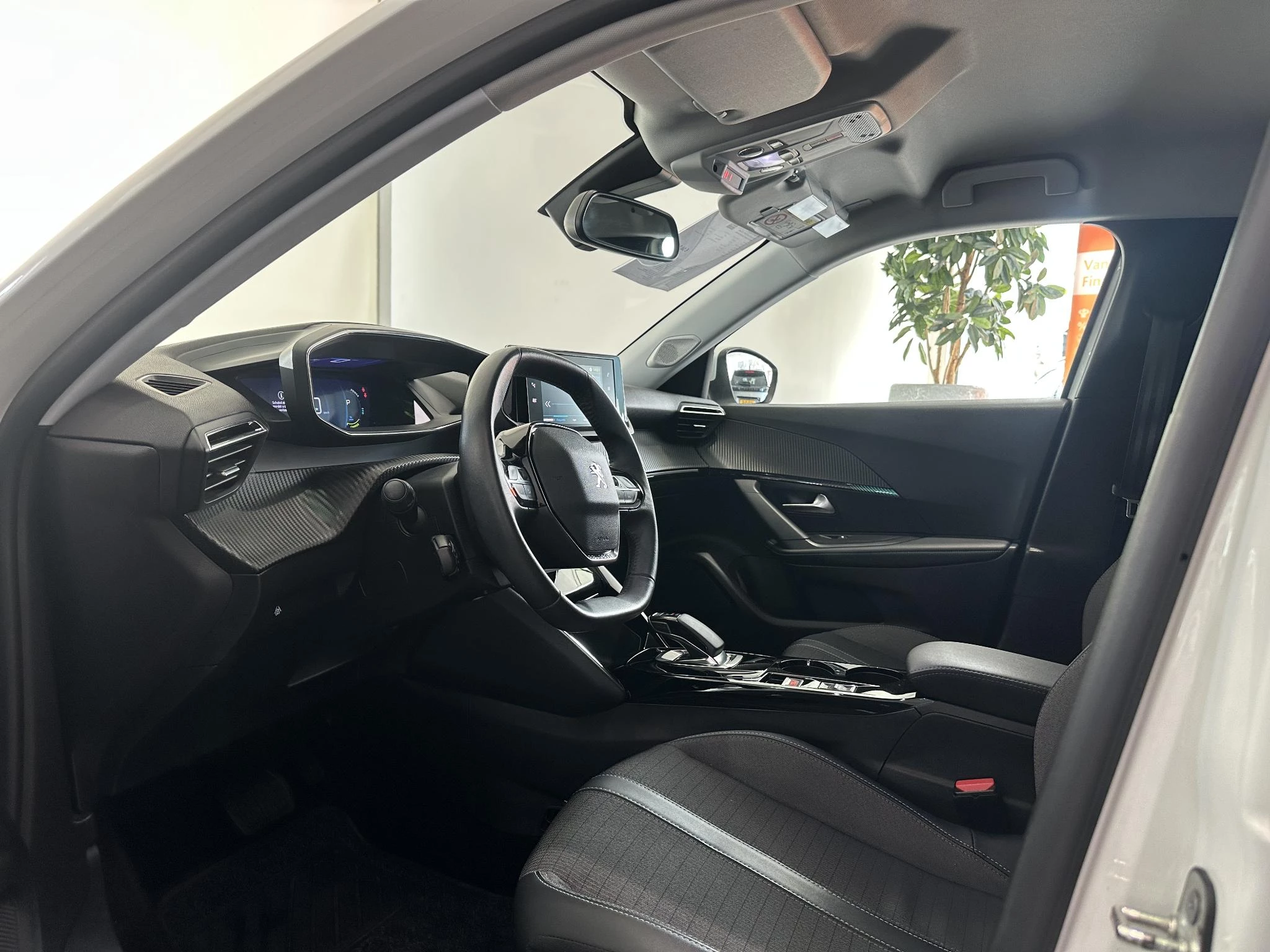 Peugeot-e-2008-image-7