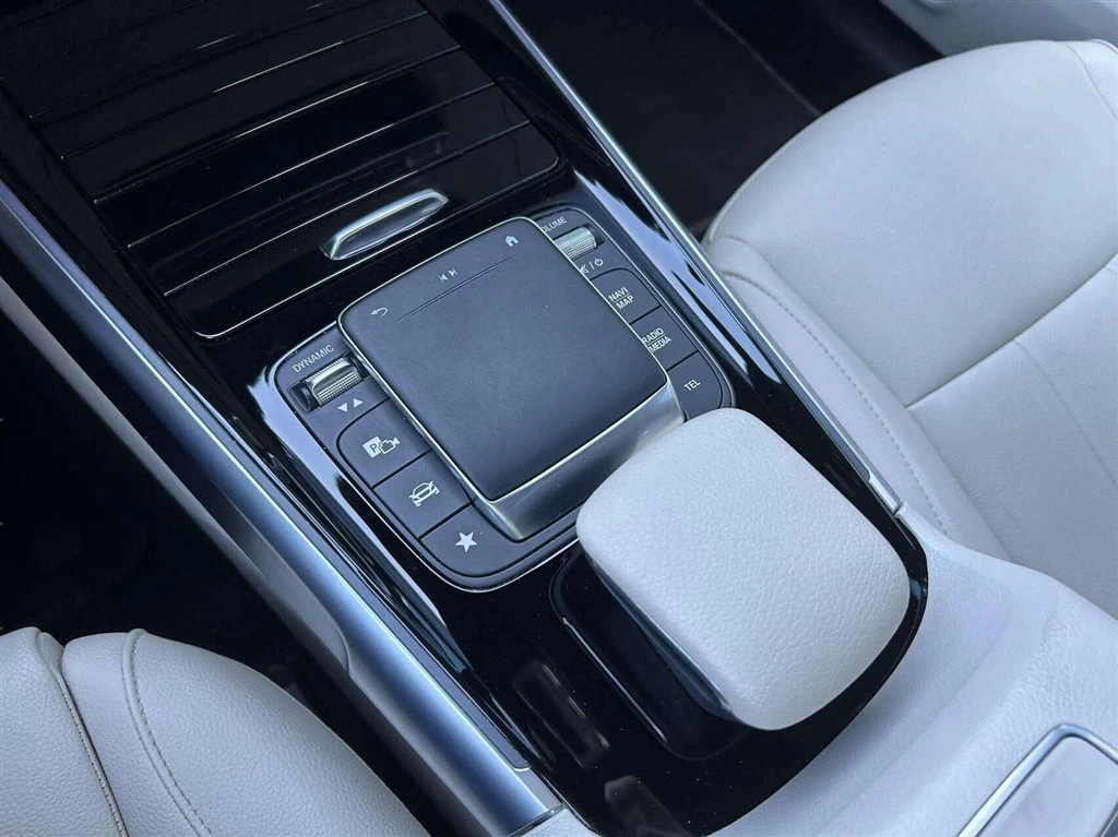 Mercedes-Benz-EQB-image-13