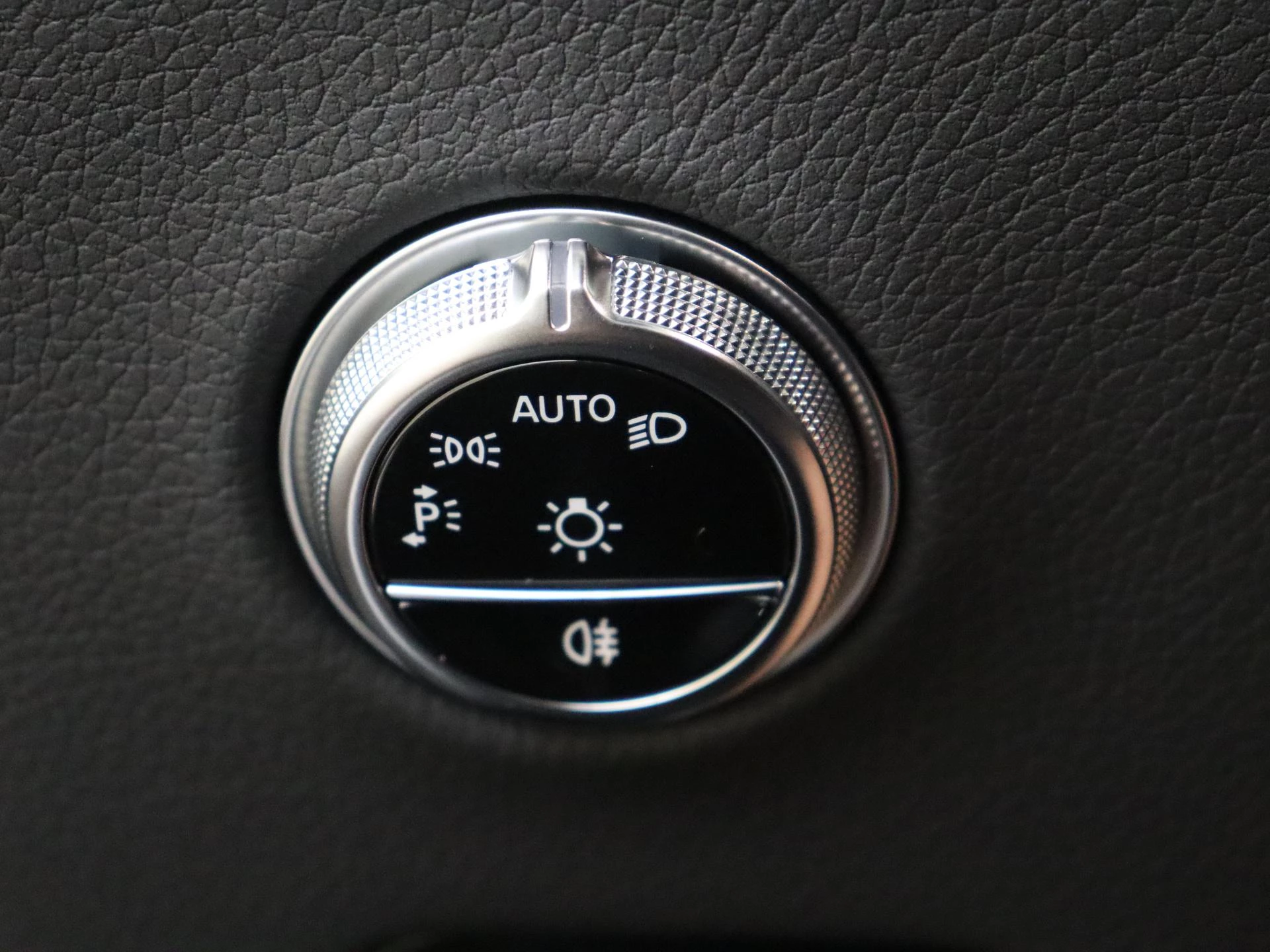 Mercedes-Benz-GLC-image-24