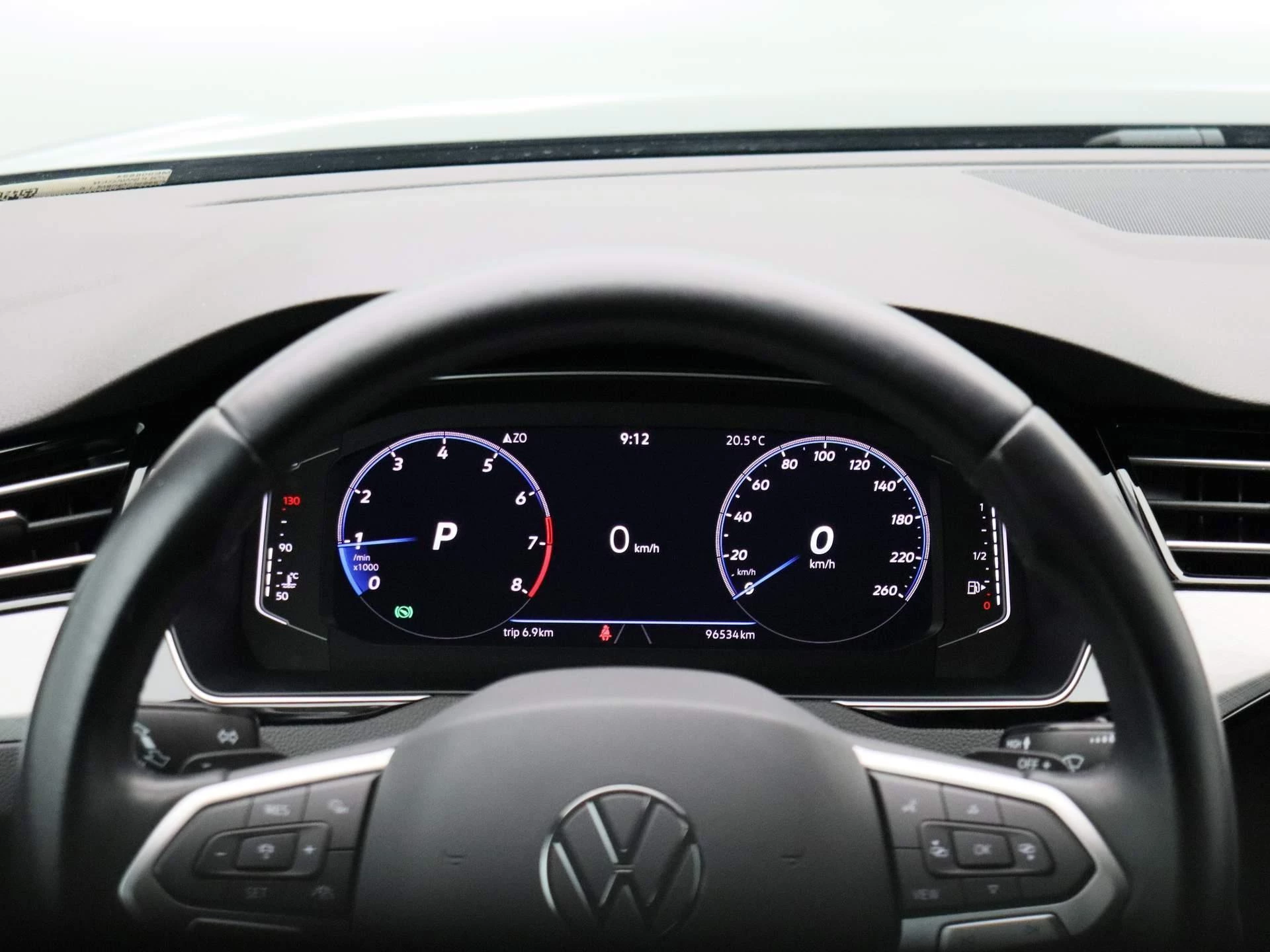 Volkswagen-Passat-image-7