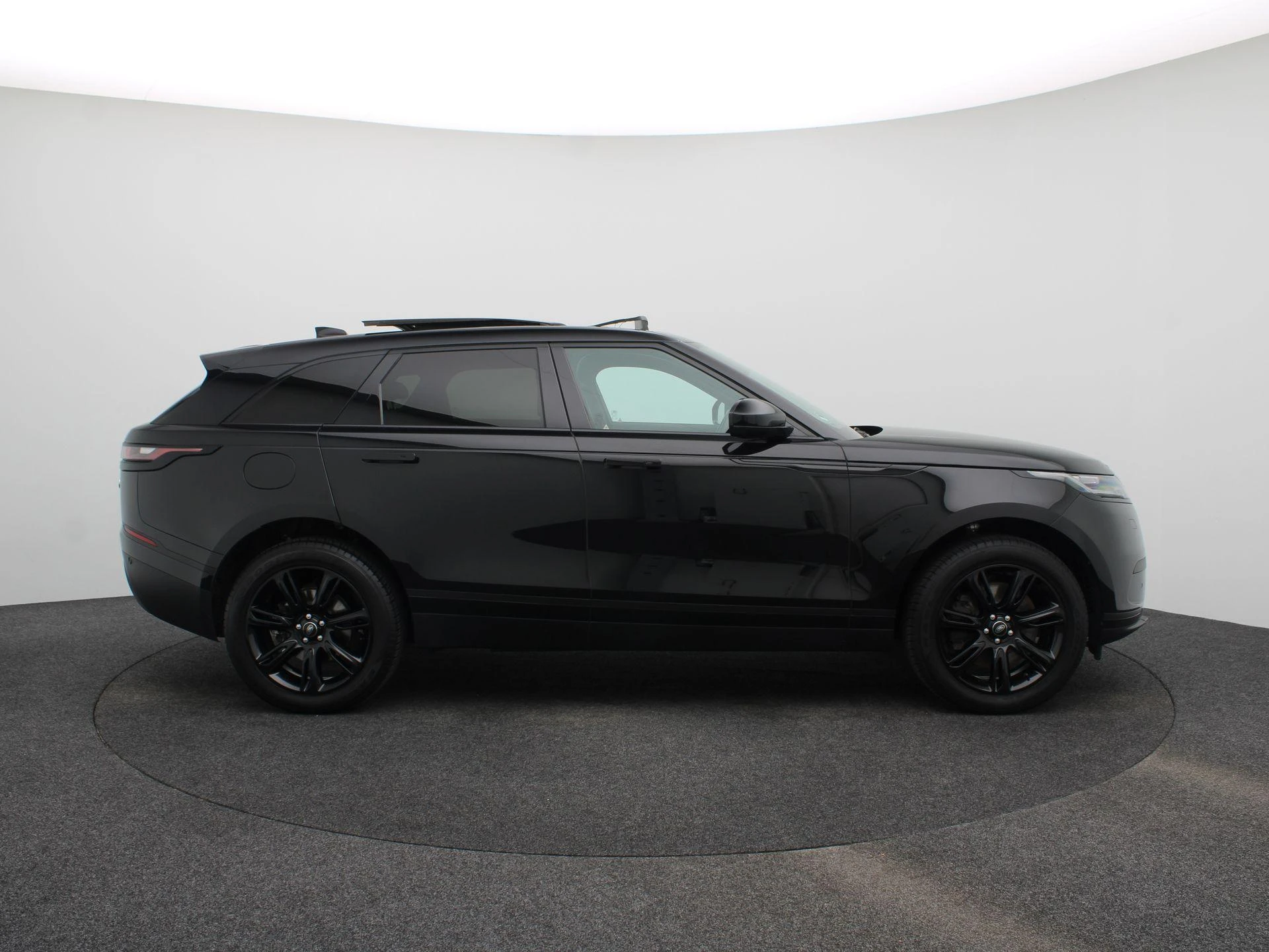 Land Rover-Range Rover Velar-image-5