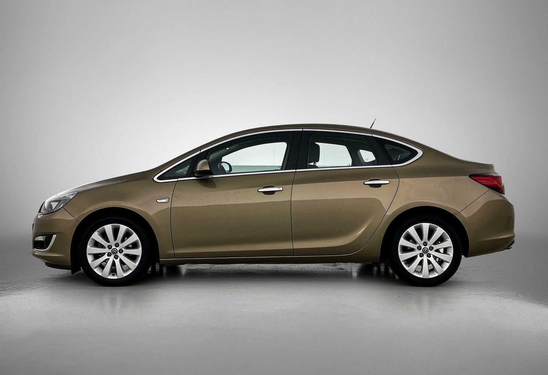 Opel-Astra-image-1