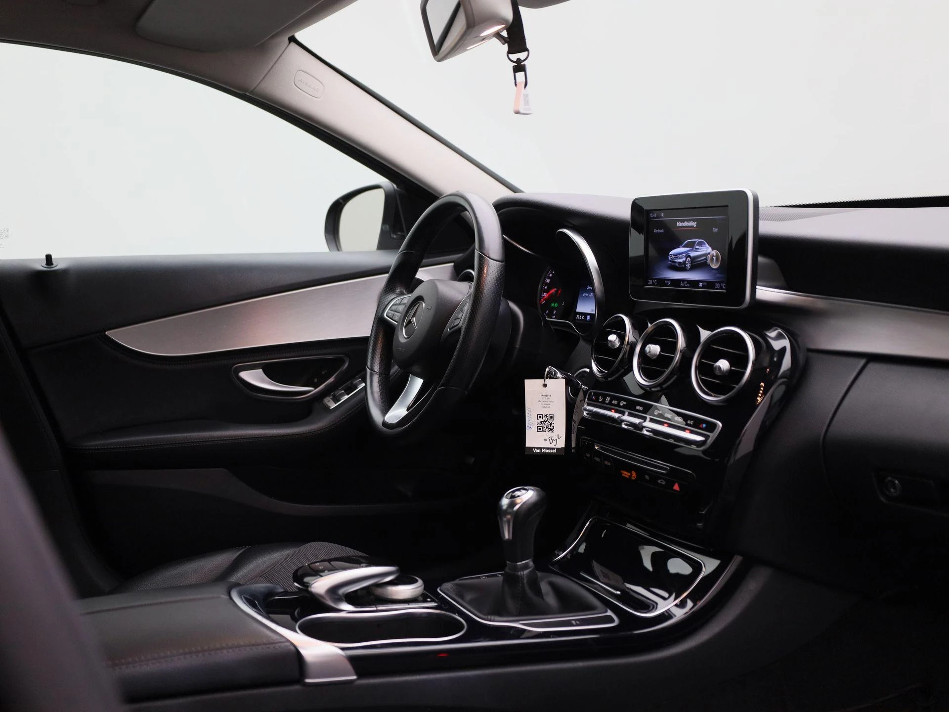 Mercedes-Benz-C-Klasse-image-28
